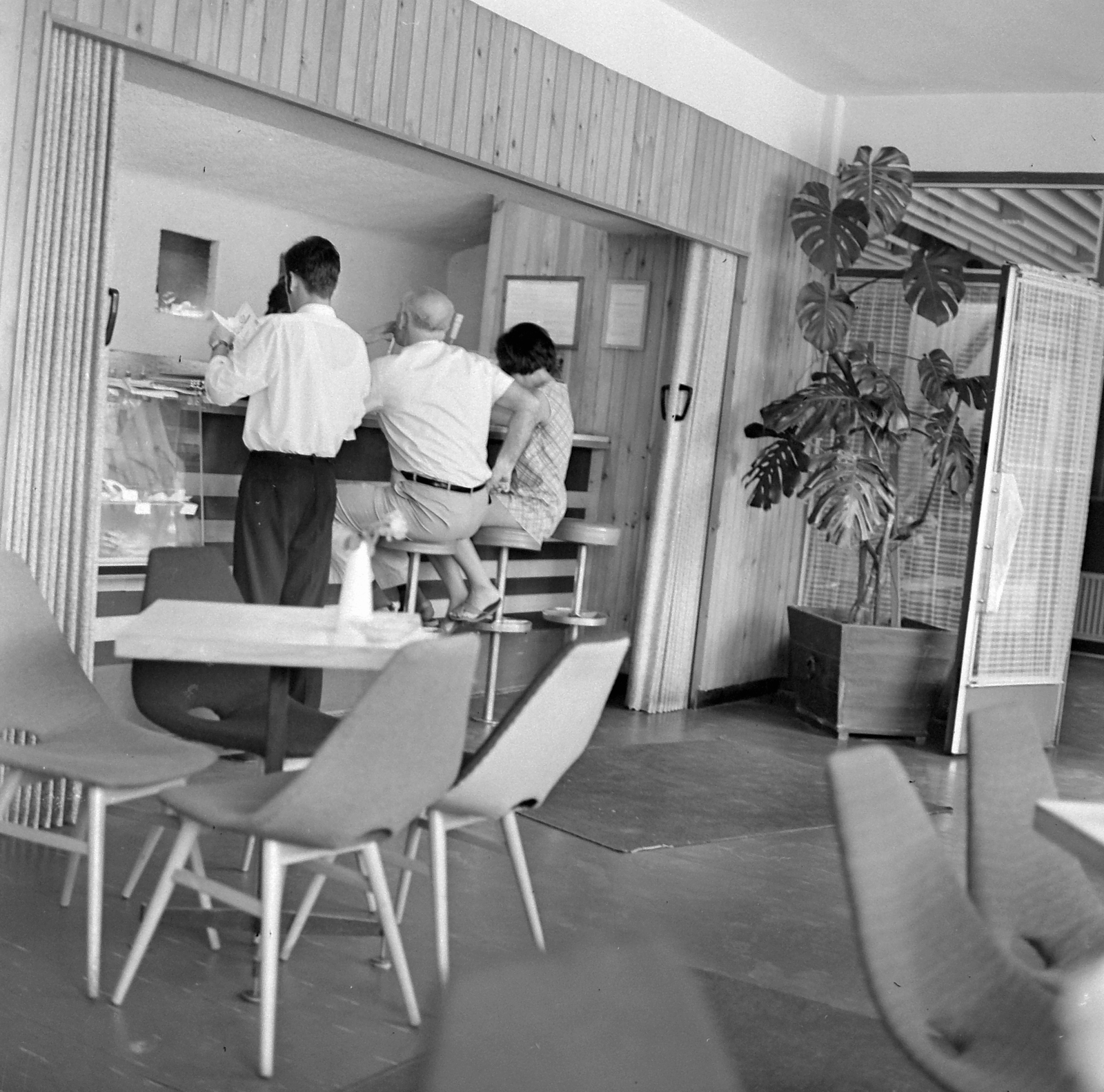 Hungary, Szentendre, Danubius Hotel., 1971, Kotnyek Antal, hotel, counter, Fortepan #21923