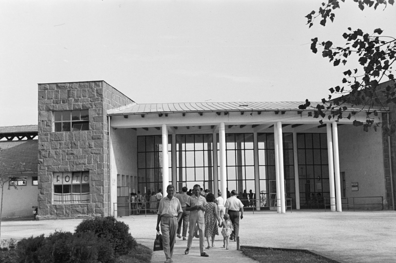 Magyarország, Balatonalmádi, a Wesselényi strand főbejárata., 1964, Krantz Károly, Fortepan #219231