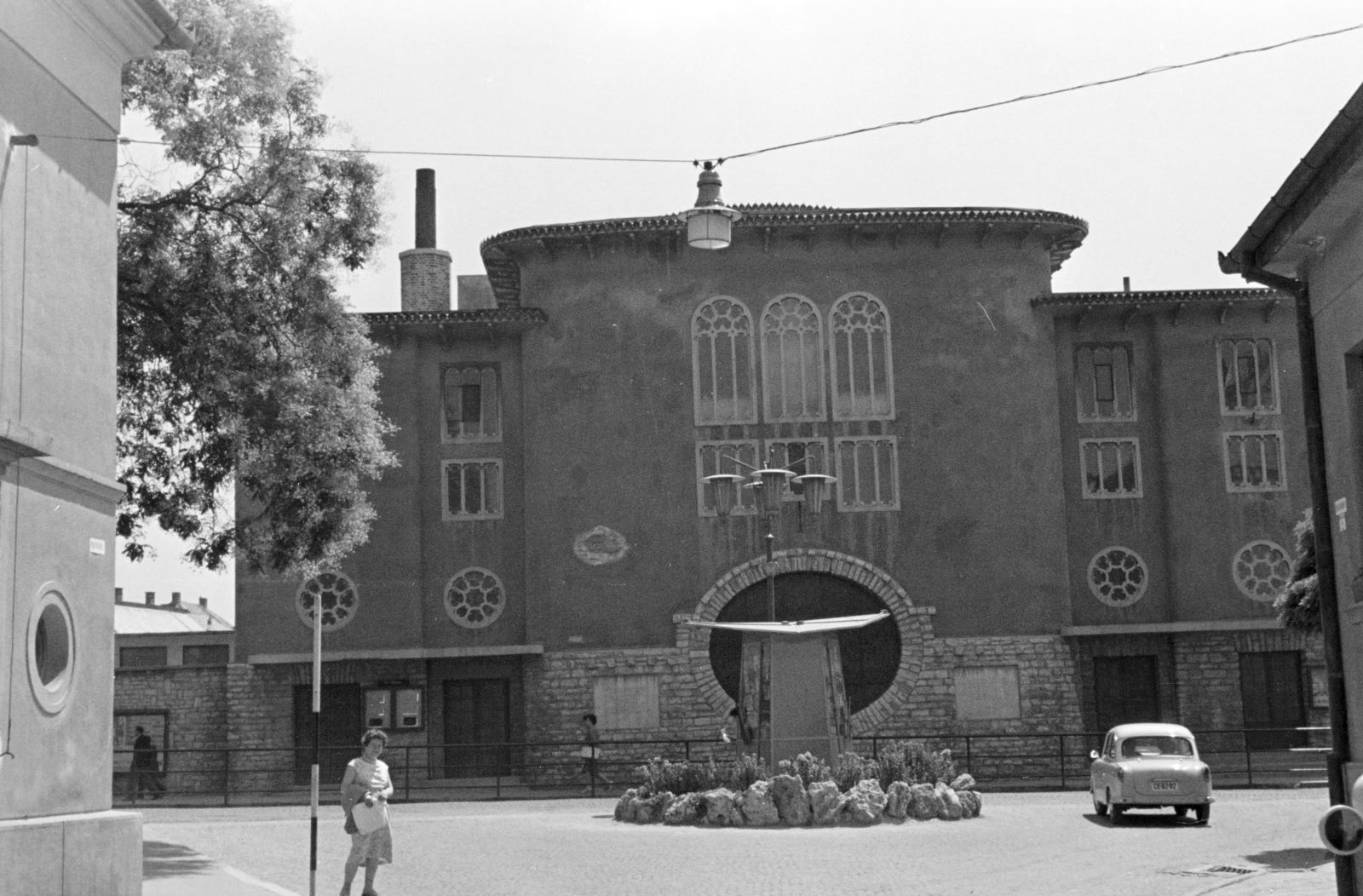 Hungary, Veszprém, Szeglethy utca, szemben a Petőfi Színház az Óvári Ferenc utcában., 1960, Krantz Károly, number plate, architectural ornament, window, Fortepan #219340
