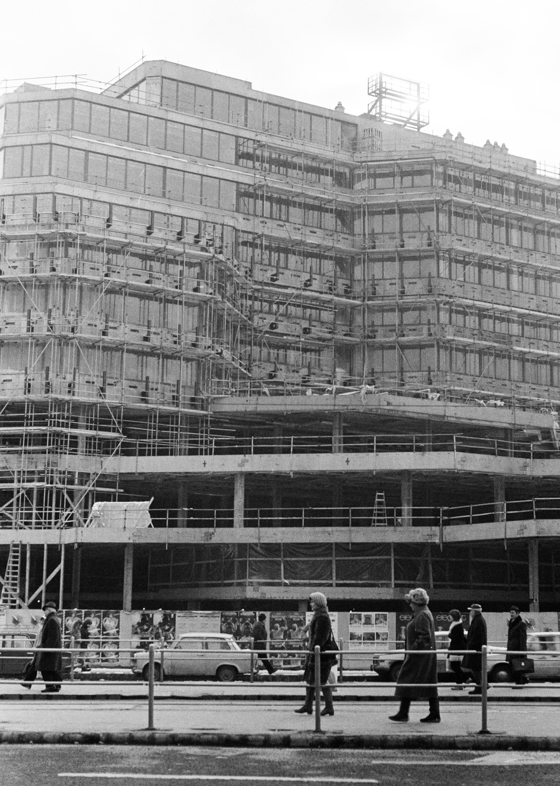 Magyarország, Budapest VI., Nyugati (Marx) tér, a Skála Metró nagyáruház építkezése., 1983, Krizsanóczi Anna, Budapest, modern építészet, Fortepan #219385