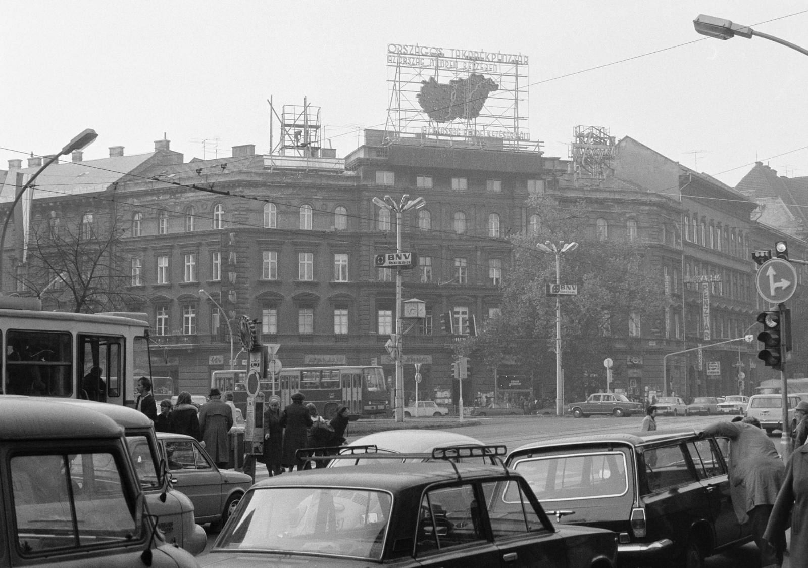 Magyarország, Budapest VI., Oktogon (November 7. tér)., 1985, Krizsanóczi Anna, Budapest, Fortepan #219404