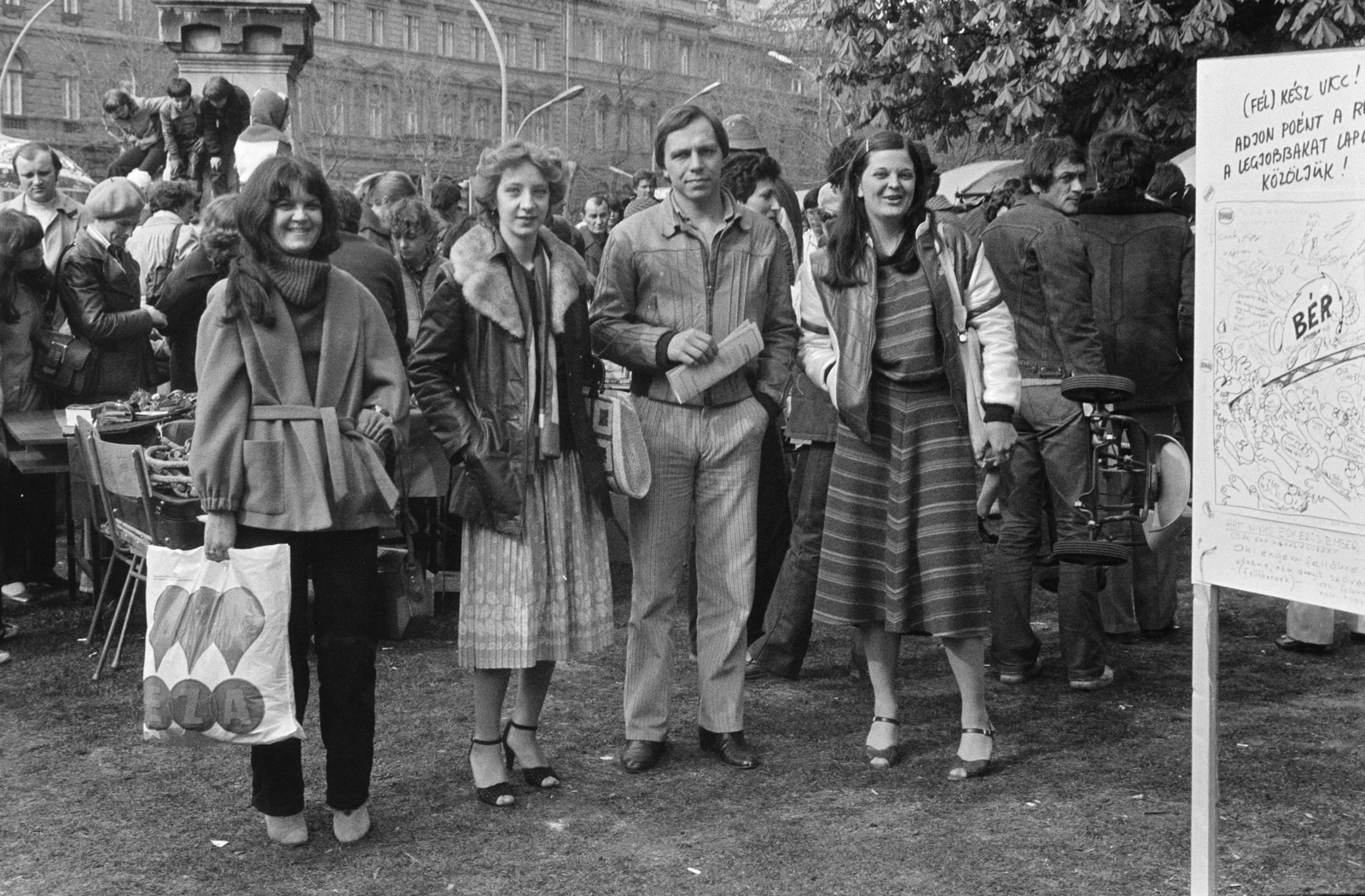 Hungary, Budapest VI., Kodály körönd, a felvétel Zrínyi Miklós szobrának talapzata előtt készült., 1984, Krizsanóczi Anna, striped dress, poster, leather jacket, Budapest, Fortepan #219421