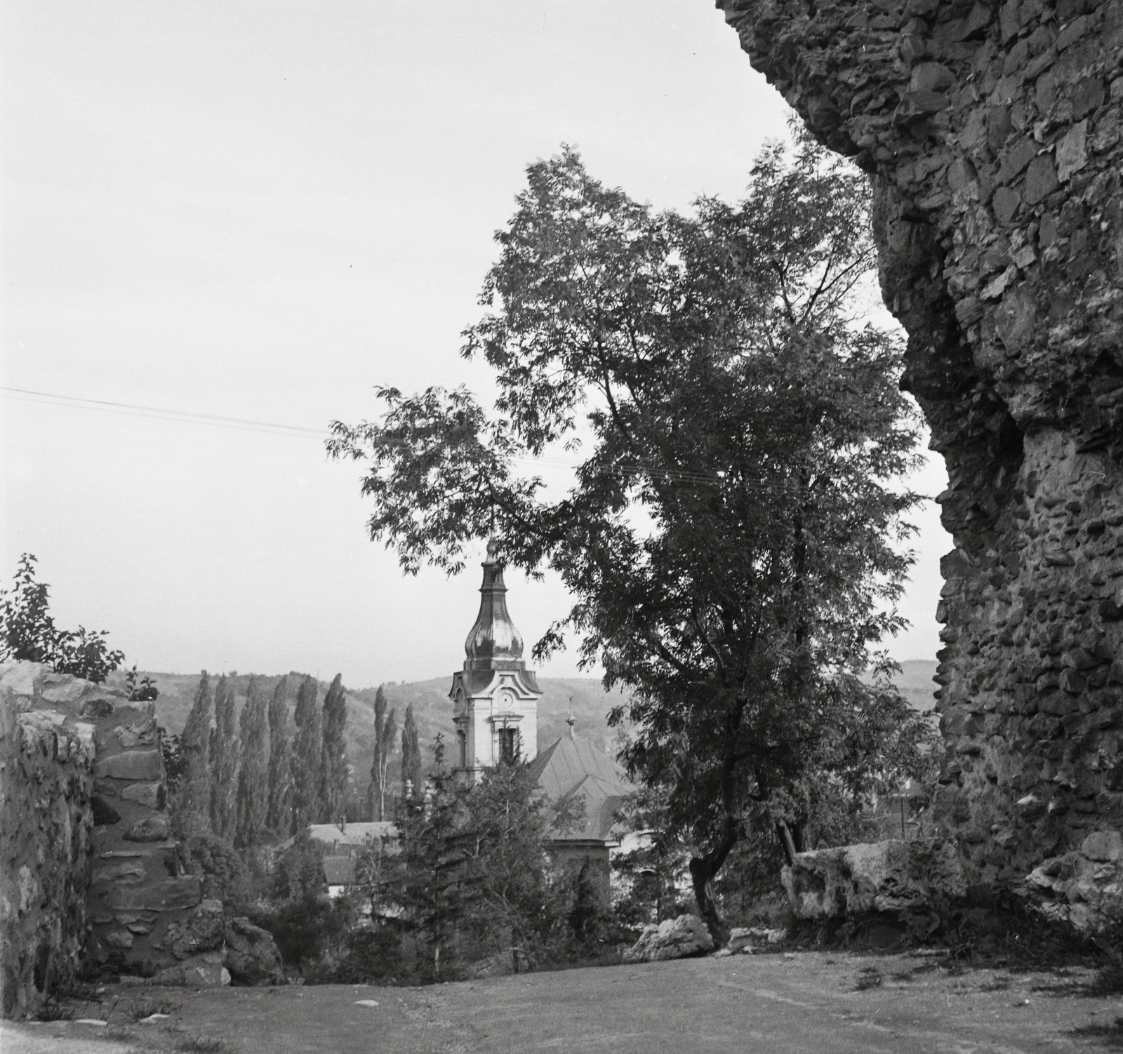 Hungary, Diósgyőr, Miskolc, evangélikus templom a várból nézve., 1955, Kotnyek Antal, church, castle ruins, Fortepan #21943