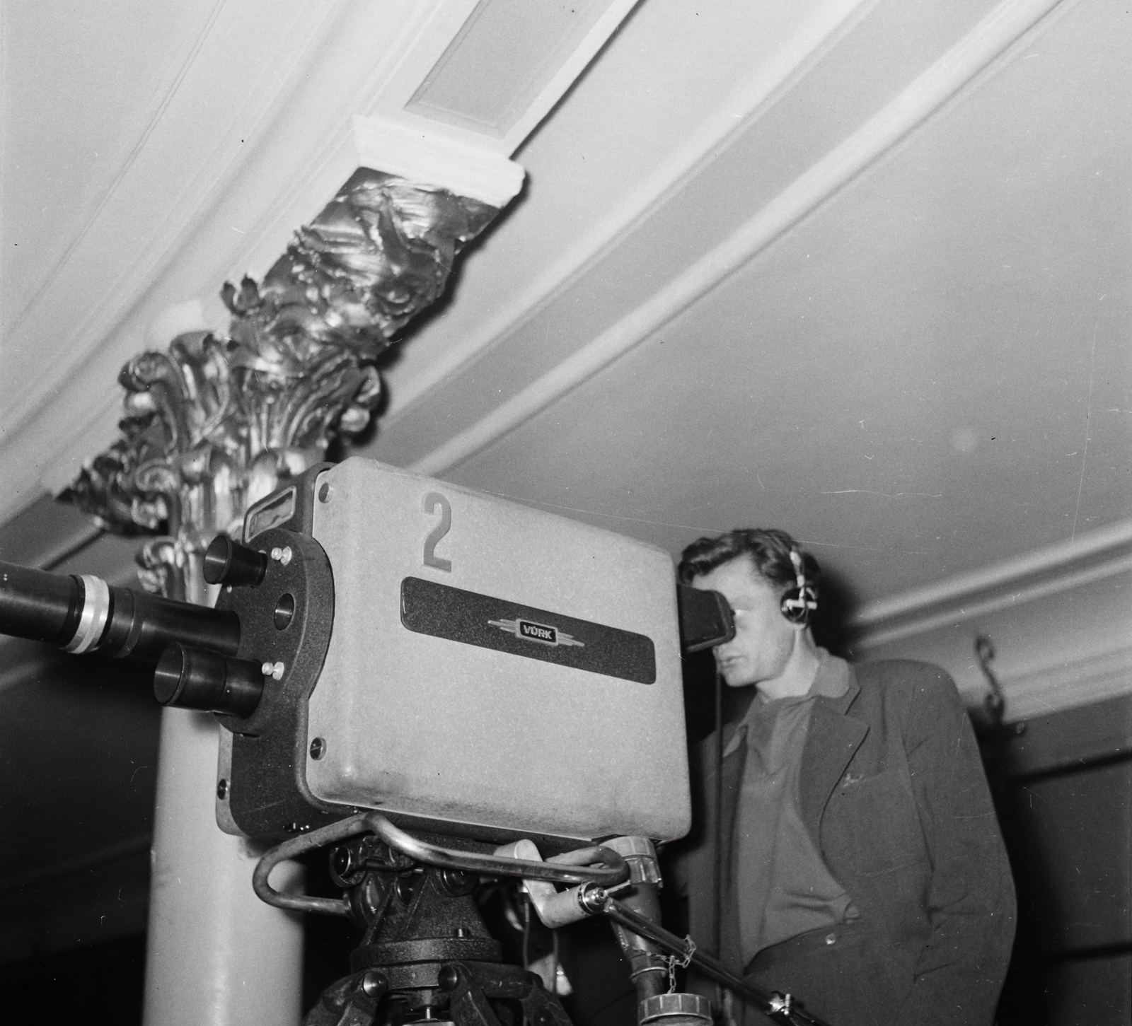 Csehország, Prága, Karlin Zenés Színház., 1959, Kotnyek Antal, Csehszlovákia, filmkamera, operatőr, tévékamera, televíziózás, VÚRK-márka, Fortepan #21956