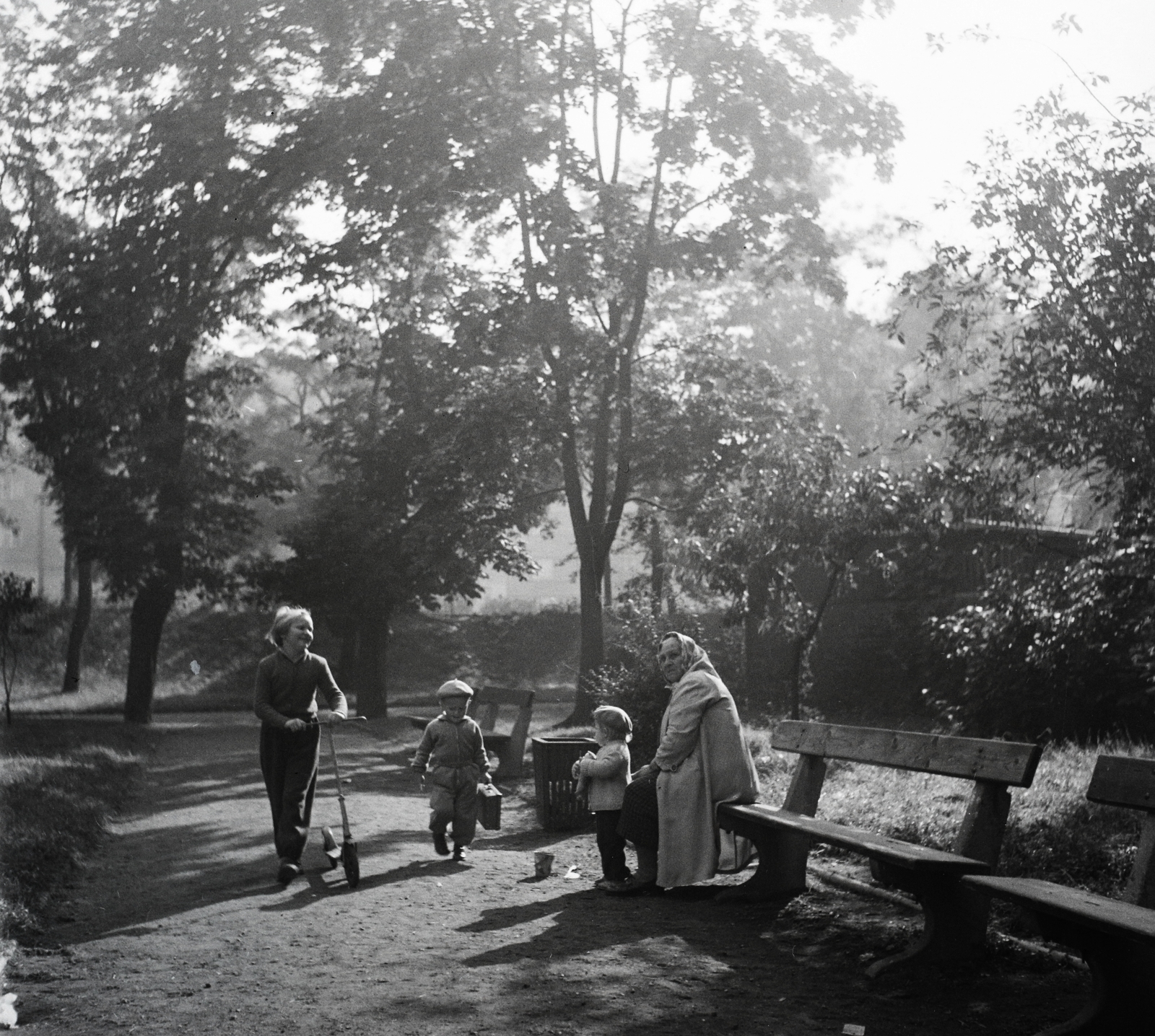 1955, Kotnyek Antal, bench, grandchild, scooter, Fortepan #21958