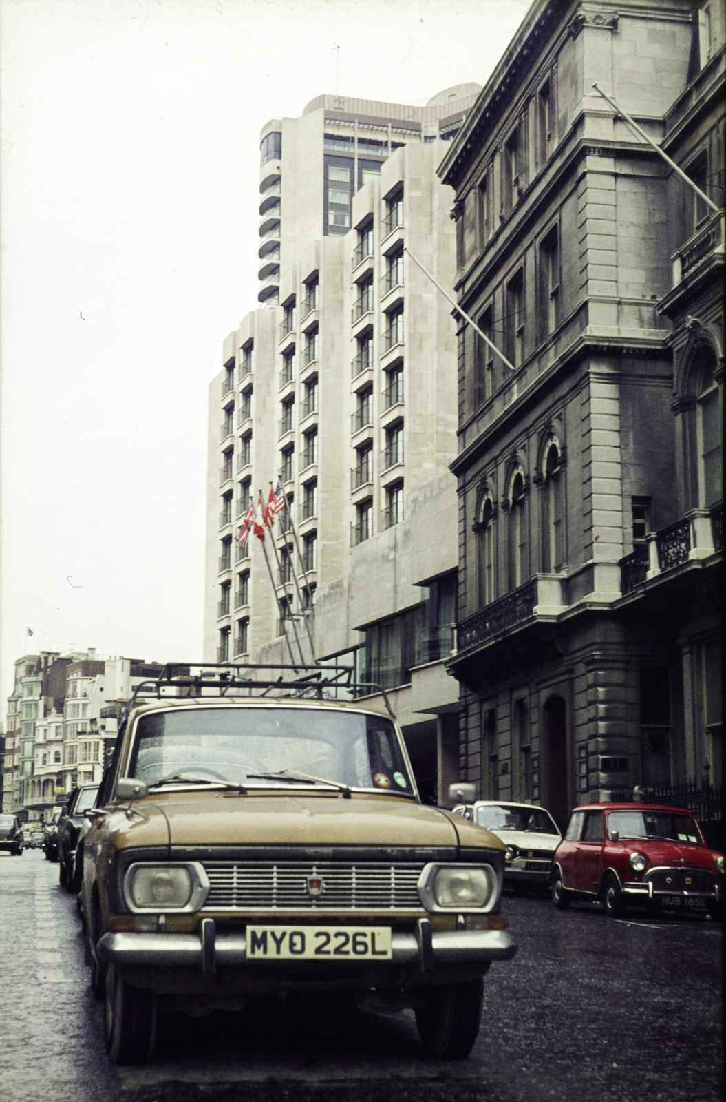 United Kingdom, London, Hamilton Place a Park Lane felé nézve., 1974, Mezey András, Fortepan #219590