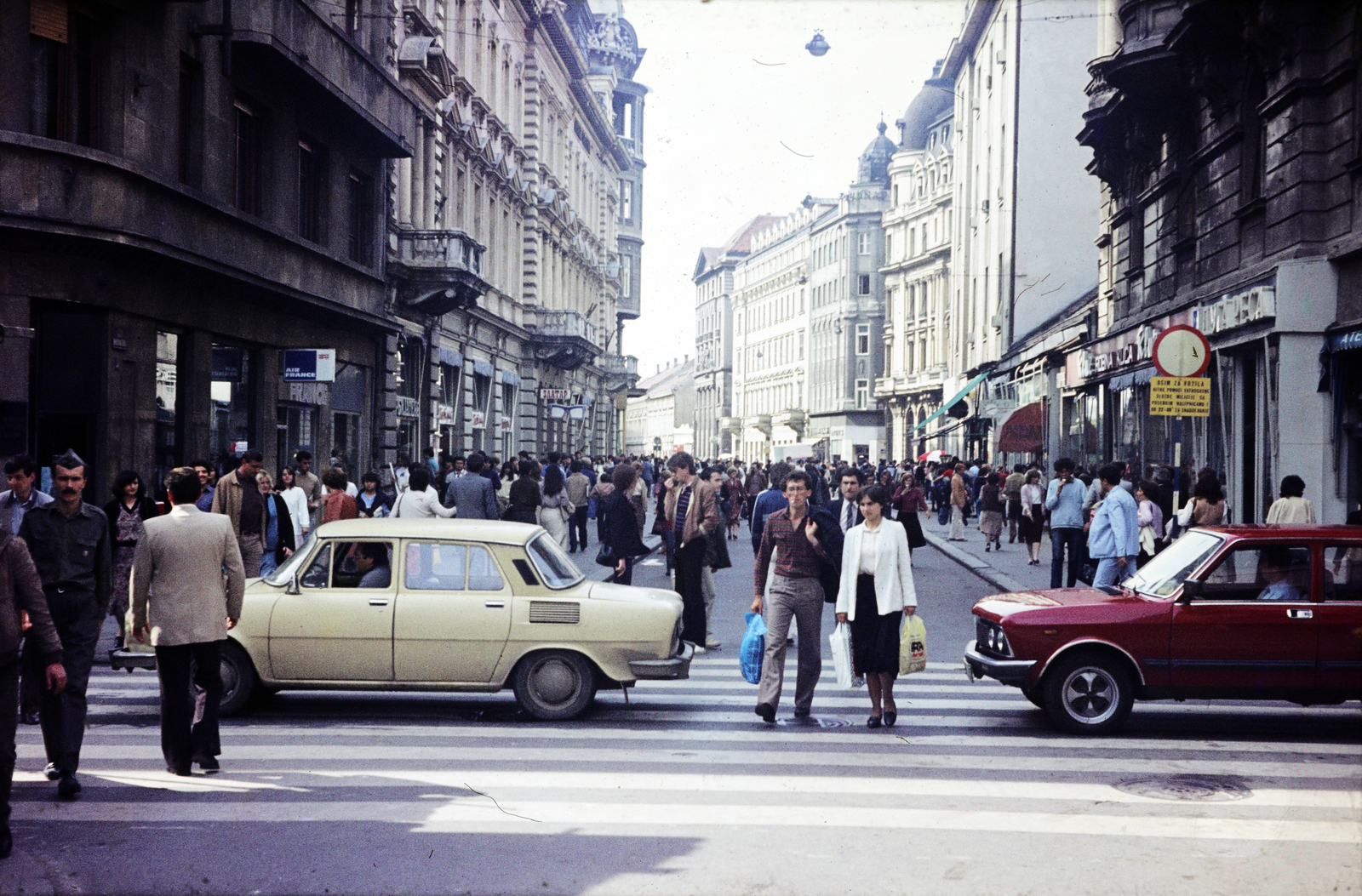 Szerbia, Belgrád, ulica Kneza Mihajla az ulica Zmaj Jovina kereszteződésétől az Akademski plato felé., 1979, Mezey András, Jugoszlávia, Fortepan #219603