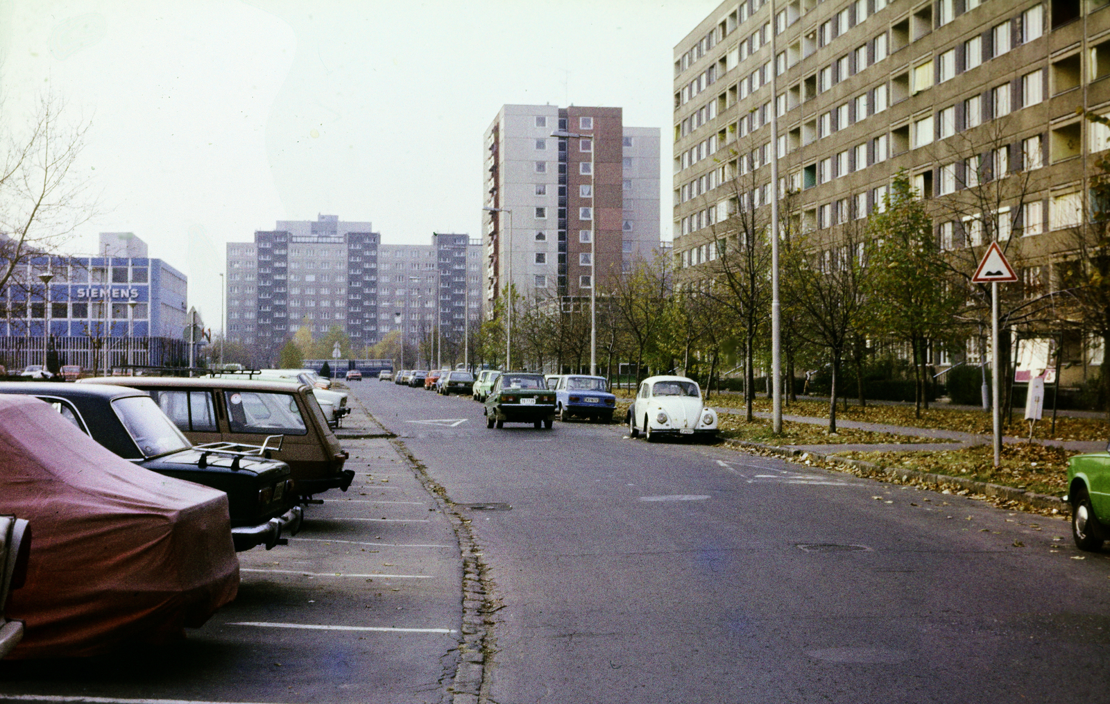 Hungary, Budapest XI., Bártfai utca a Vahot utca és az Etele (Szakasits Árpád) út felé nézve., 1987, Mezey András, Budapest, Kelenföld housing complex, Fortepan #219614