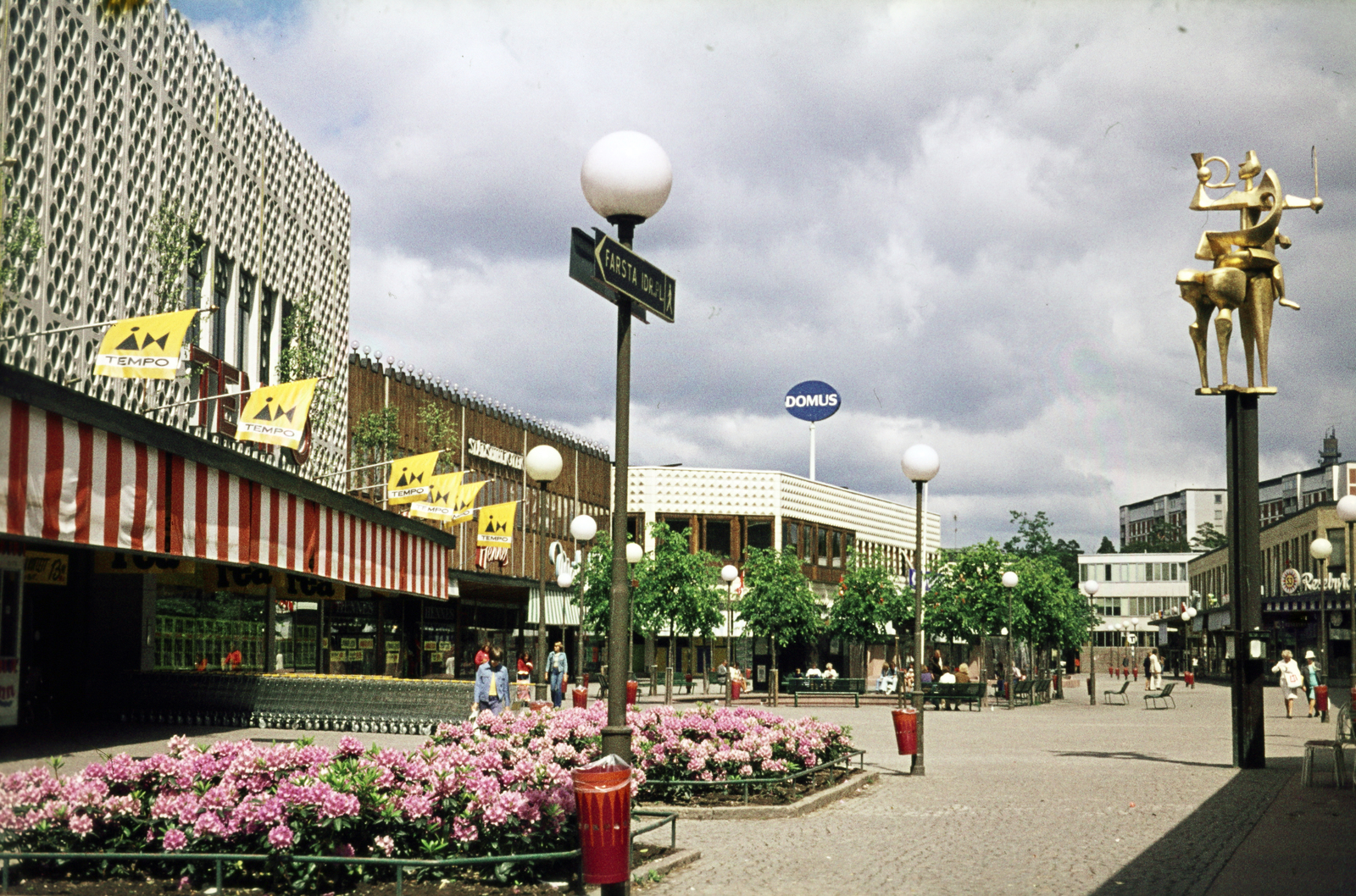 Sweden, Stockholm, a Farsta városnegyed központja, Farstaplan., 1971, Mezey András, Fortepan #219666