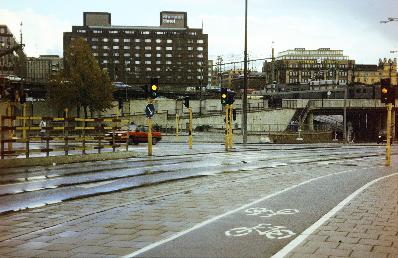 Sweden, Stockholm, Klarastrandsleden, szemben a Hotel Sheraton., 1980, Mezey András, bike lane, Fortepan #219689