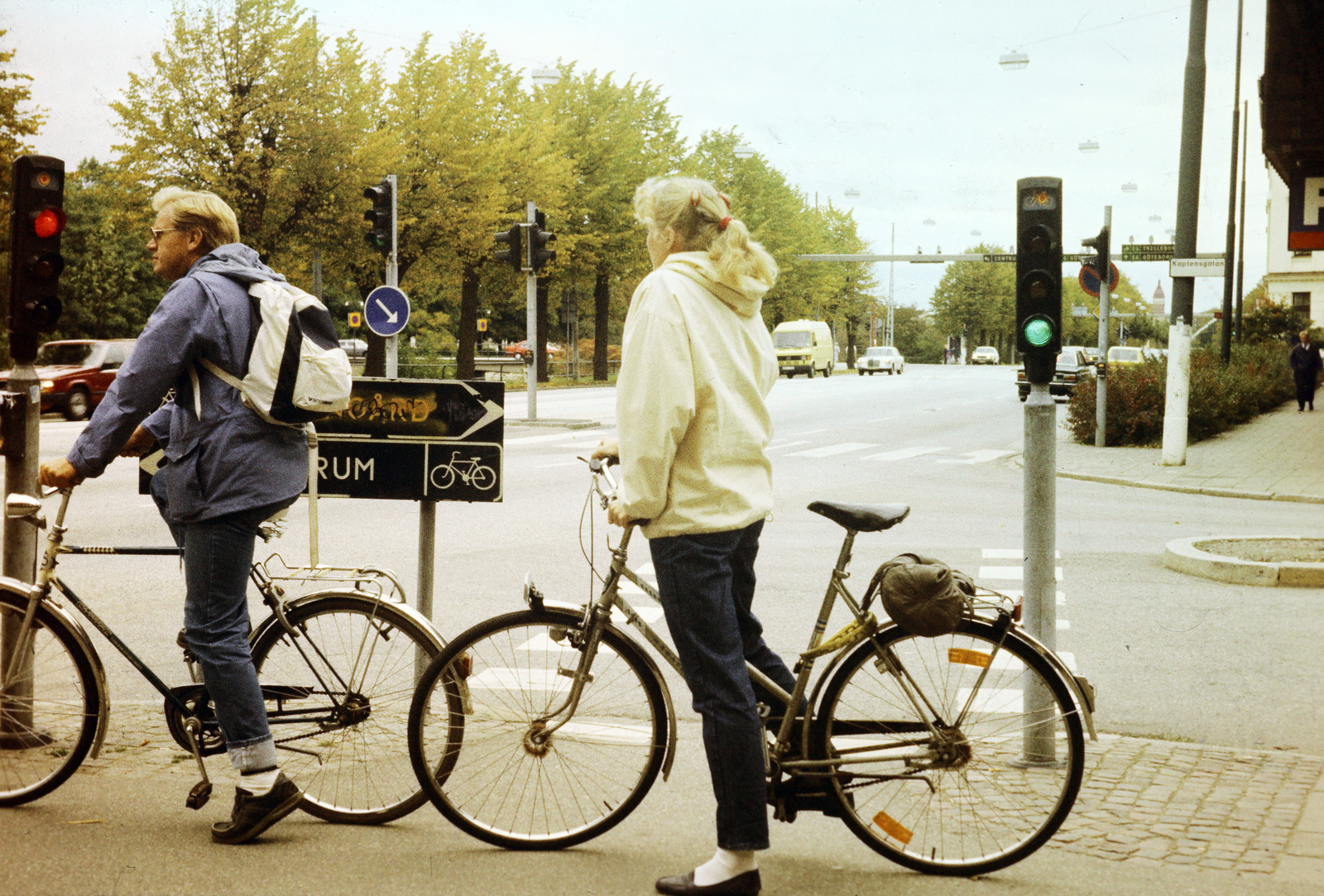 Sweden, Malmo, Drottninggatan, jobbra a Kaptensgatan sarka., 1980, Mezey András, bicycle, colorful, Fortepan #219700