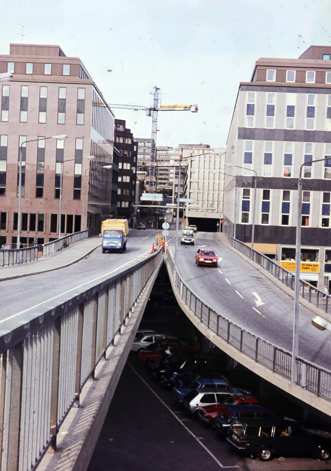 Svédország, Stockholm, előtérbeh a Centralbron, szemben a Vattugatan., 1980, Mezey András, Fortepan #219705