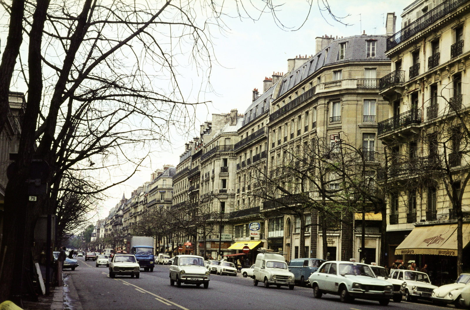 Franciaország, Párizs, Boulevard Saint Germain a Rue Hautefeuille sarkánál., 1980, Mezey András, Fortepan #219722