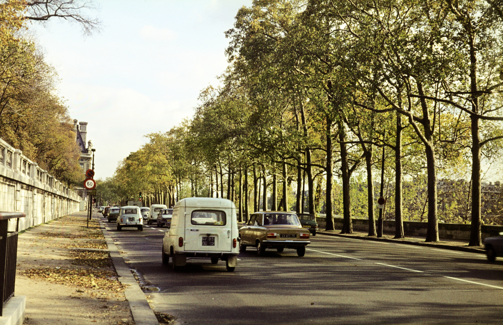 France, Paris, Quai des Tuileries, balra a fák mögött a Louvre., 1975, Mezey András, Fortepan #219730