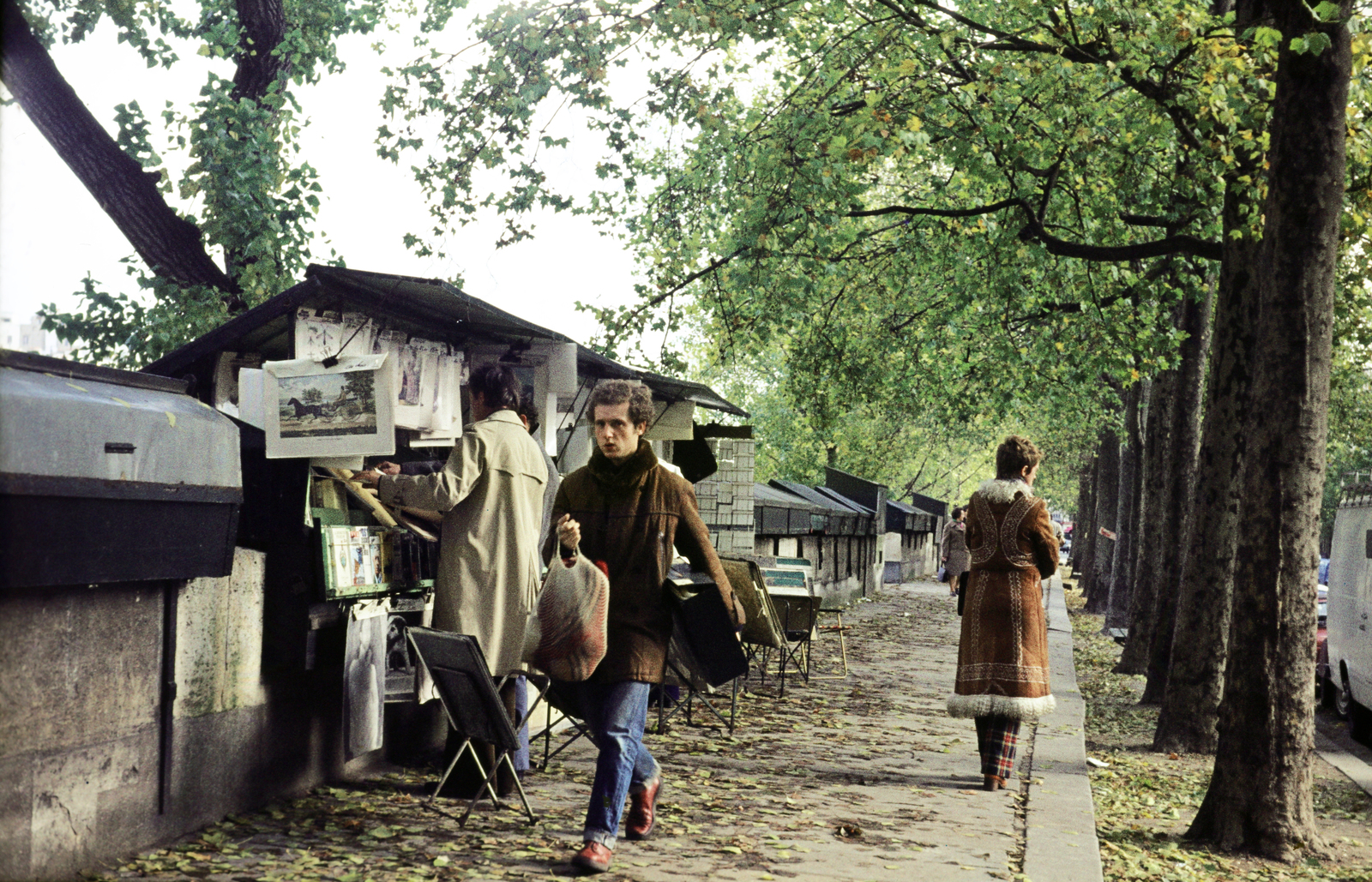 France, Paris, Quai Malaquais, könyvárusok (bouquiniste) a Szajna-partján., 1975, Mezey András, Fortepan #219737