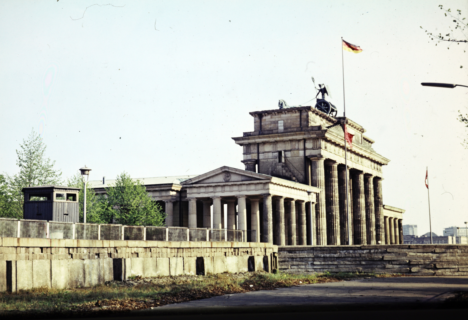 Germany, Berlin, a berlini fal és a Brandenburgi kapu Nyugat-Berlin felől., 1973, Mezey András, disappeared, Fortepan #219755