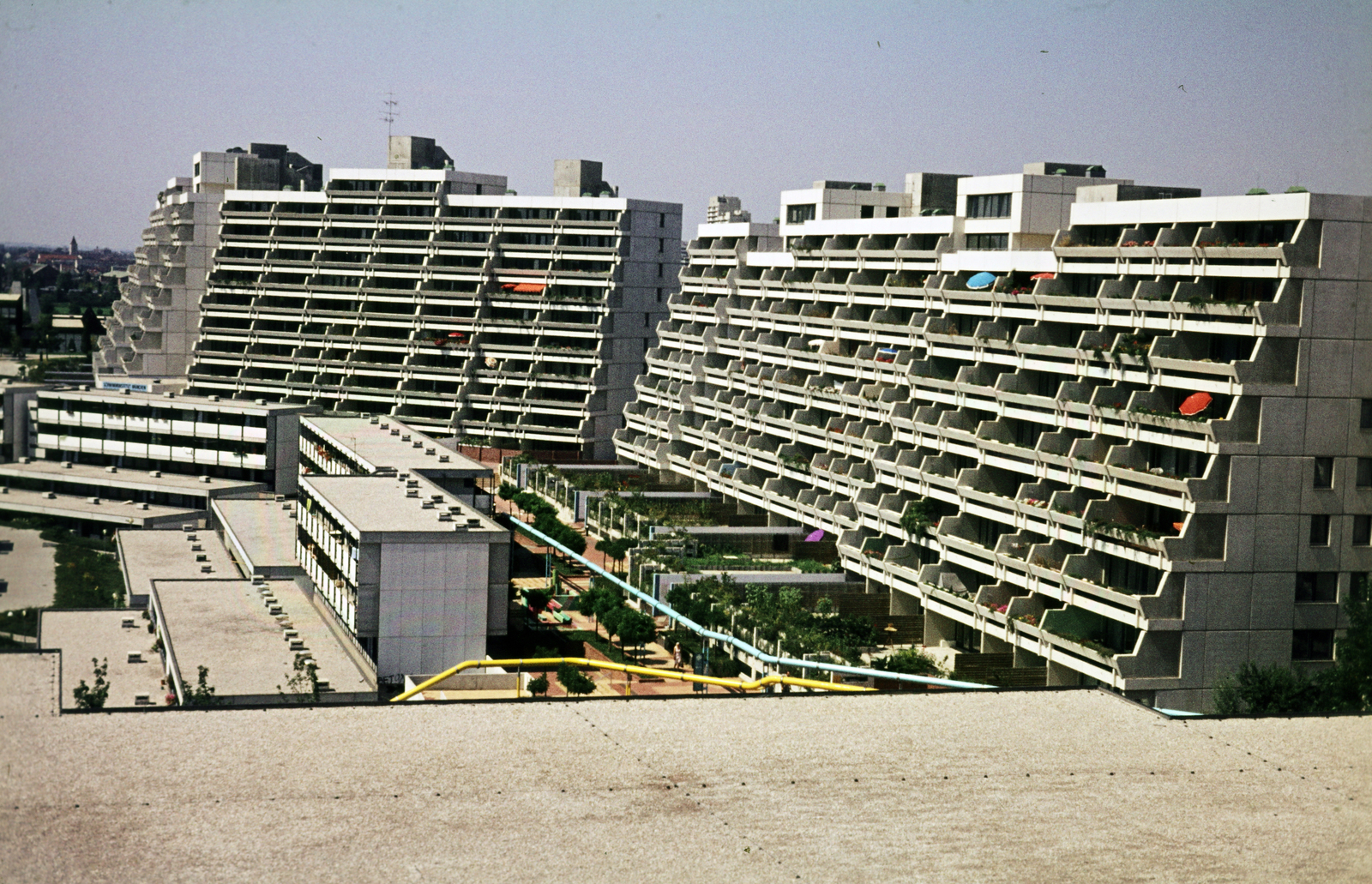 Germany, Munich, olimpiai falu, Connollystrasse a Helene-Mayer-Ring toronyházából nézve., 1974, Mezey András, Fortepan #219771