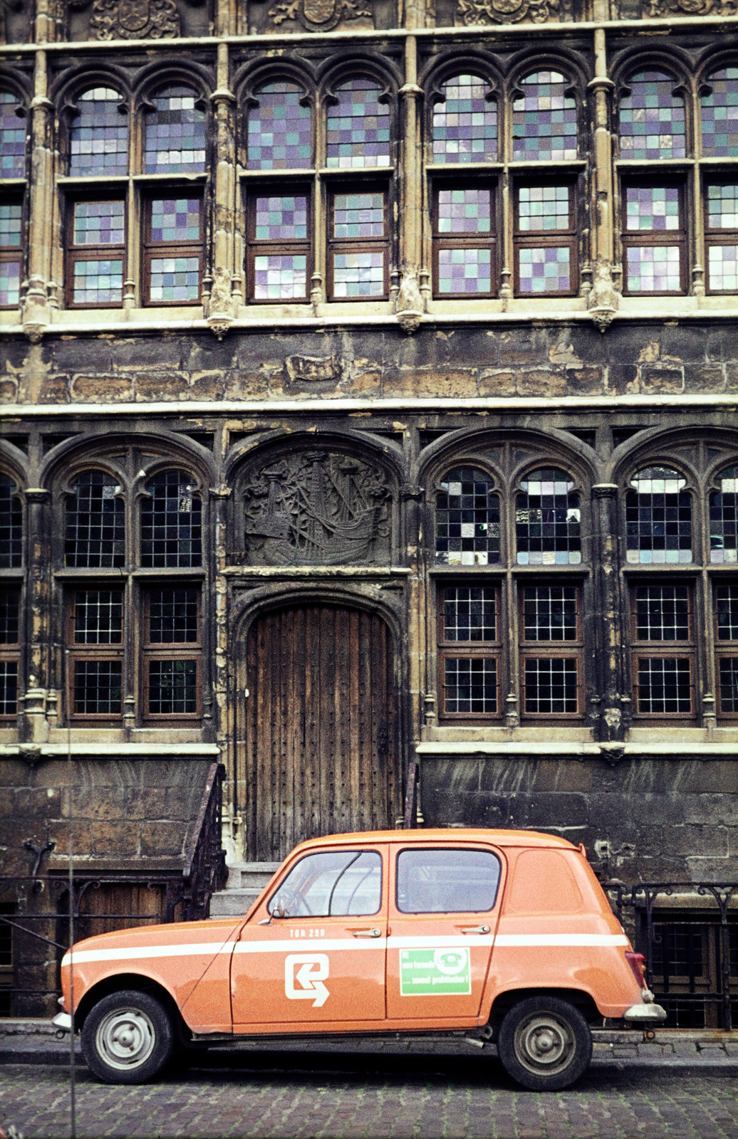 Belgium, Gent, a Szabad Hajósok céhének épülete (Gildehuis der Vrije Schippers)., 1974, Mezey András, colorful, Renault-brand, Fortepan #219781