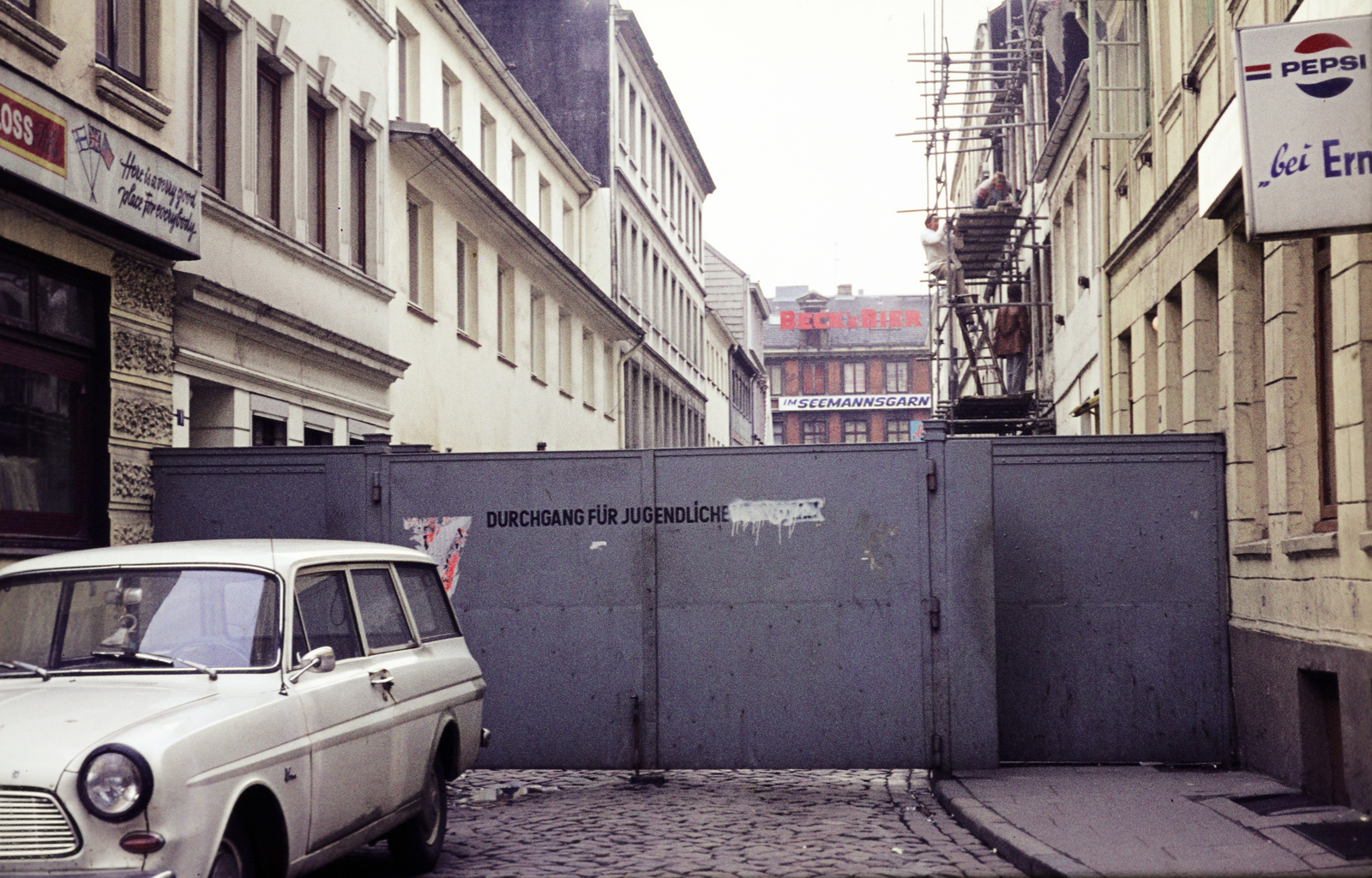 Németország, Hamburg, a Herbertstrasse a Davidstrasse felől a Gerhardstrasse felé nézve., 1974, Mezey András, Fortepan #219813