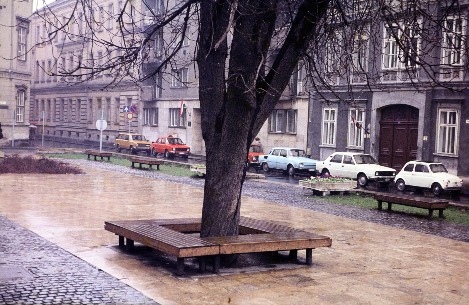 Hungary, Sopron, a Templom utca a Széchenyi tér felől nézve, balra a Liszt Ferenc utca torkolata., 1980, Mezey András, Fortepan #219860