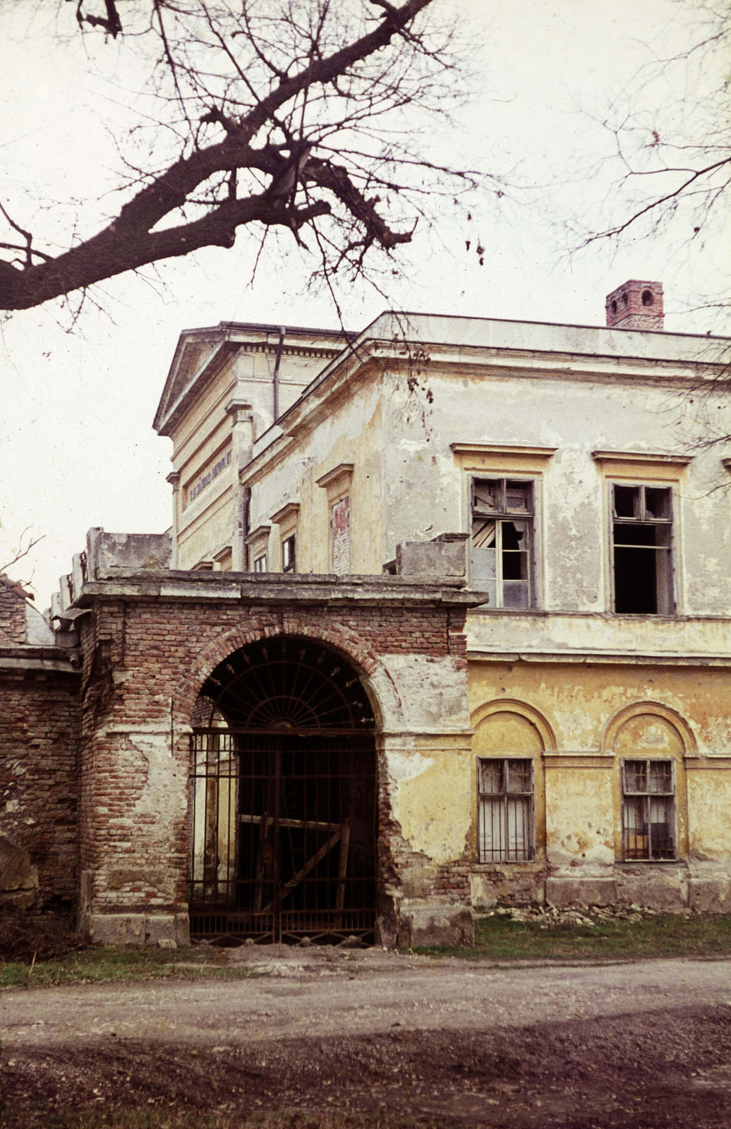 Magyarország, Bajna, Gr. Sándor Móric utca, Sándor-Metternich kastély (Hild József)., 1980, Mezey András, Fortepan #219876