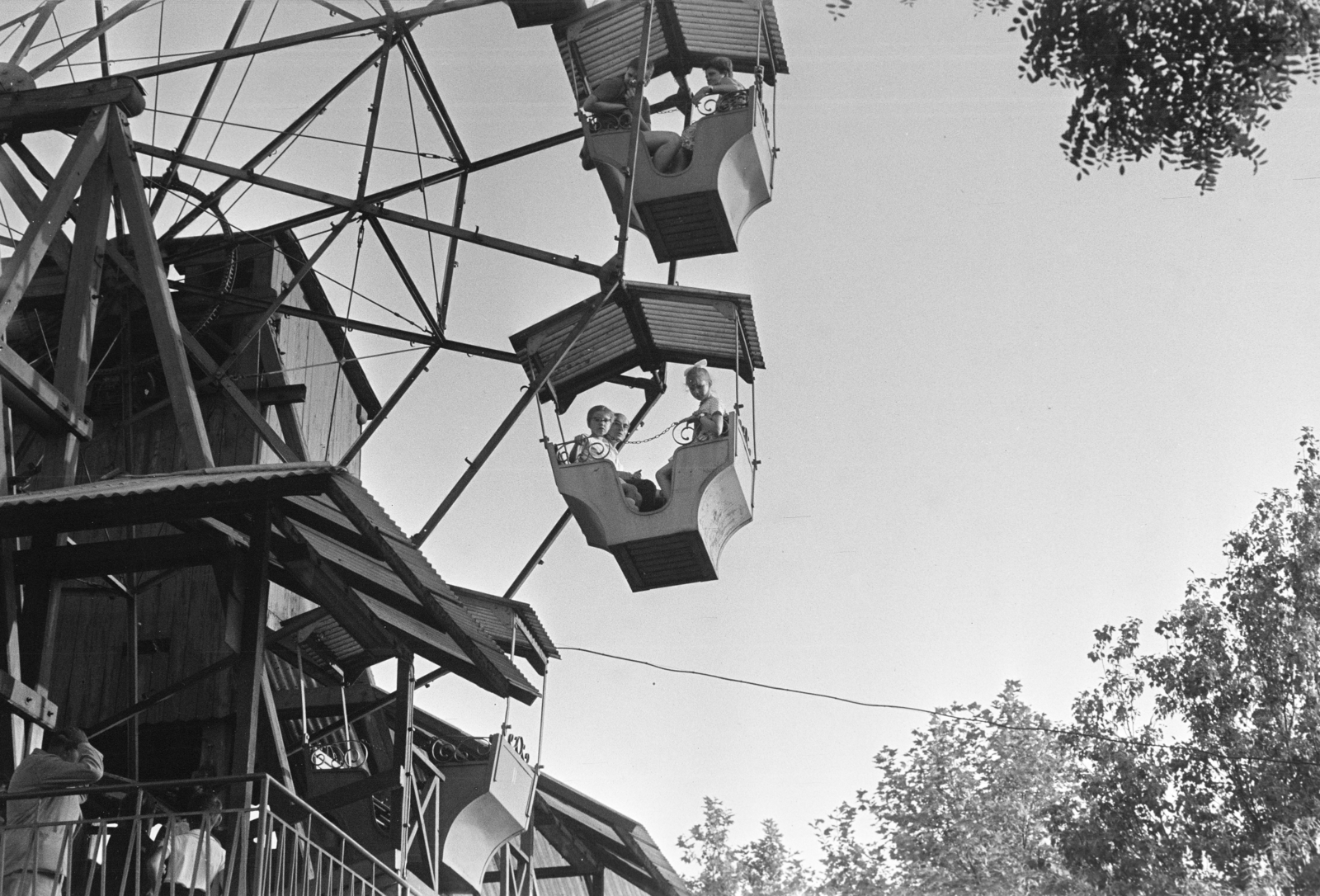 Magyarország, Városliget,Vidámpark, Budapest XIV., Kis vidámpark, Óriáskerék., 1961, Mihály Tamás, Budapest, Fortepan #219911