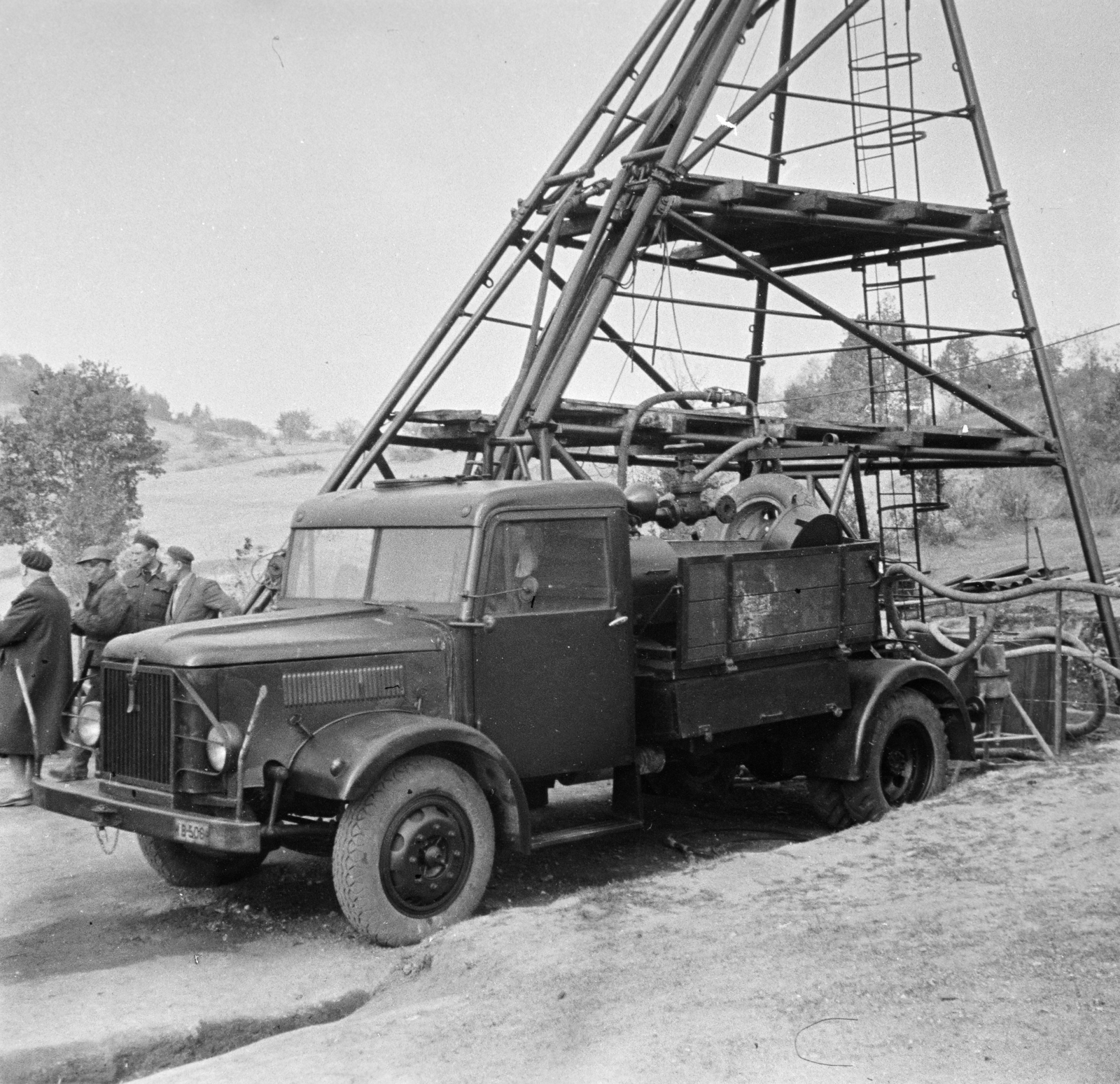 1957, Mihály Tamás, photo aspect ratio: square, commercial vehicle, Fortepan #219913