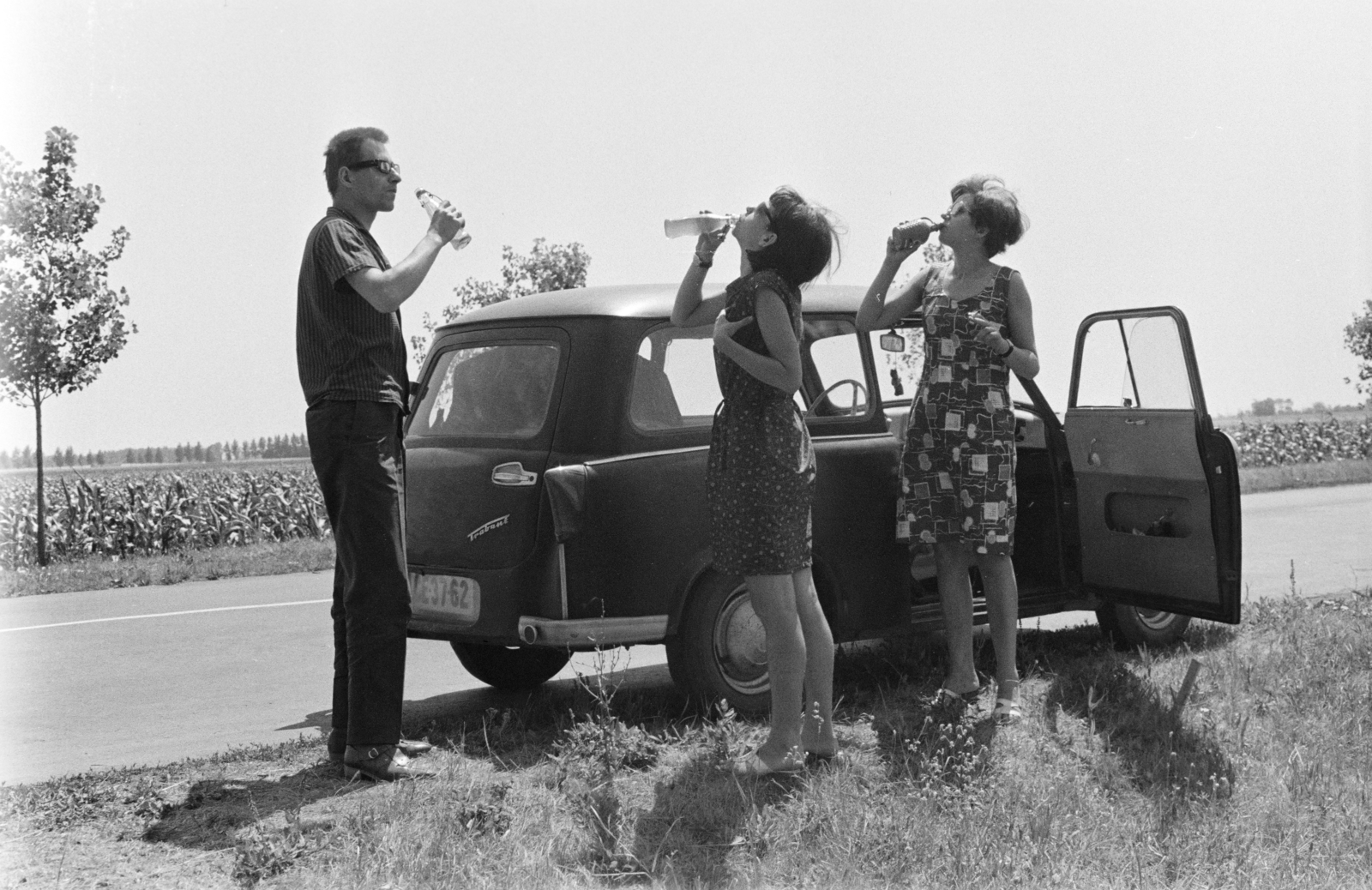 1960, Mihály Tamás, free time, holiday, travelling, Best of, Trabant-brand, refreshments, Fortepan #219919
