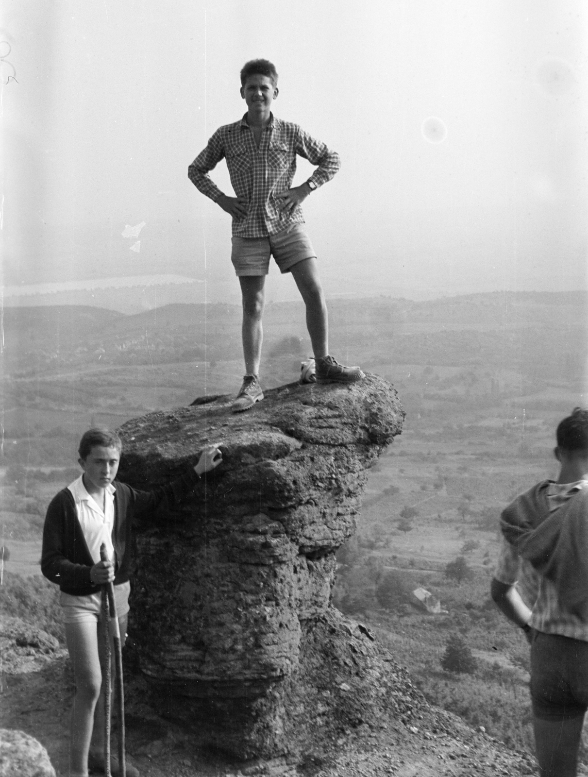 Hungary, Kővágószőlős, Jakab Hill,Mecsek, Babás-szerkövek., 1960, Mihály Tamás, akimbo, mountain top, Fortepan #219923