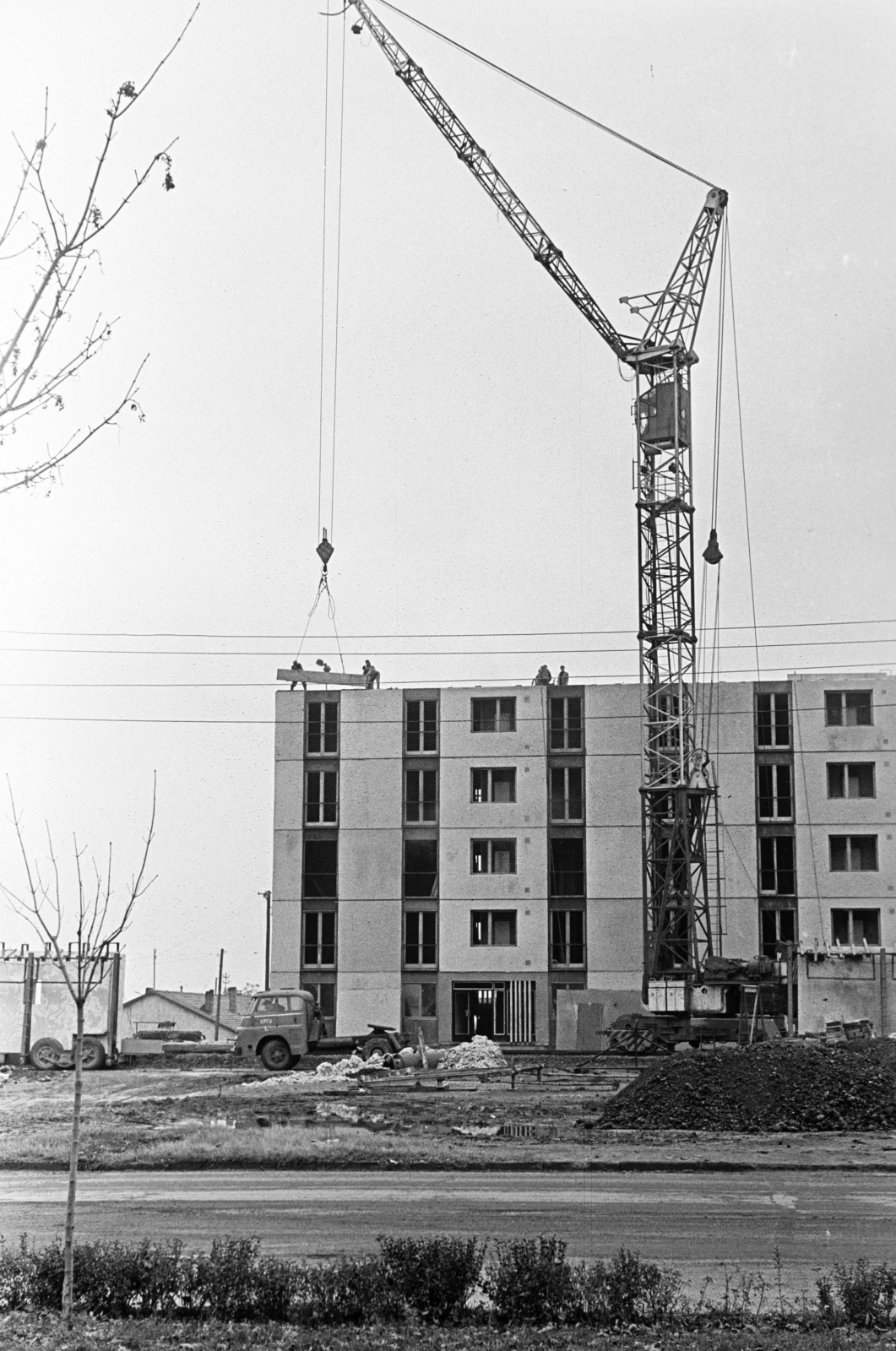 1969, Mihály Tamás, crane, concrete block of flats, construction, Fortepan #219956