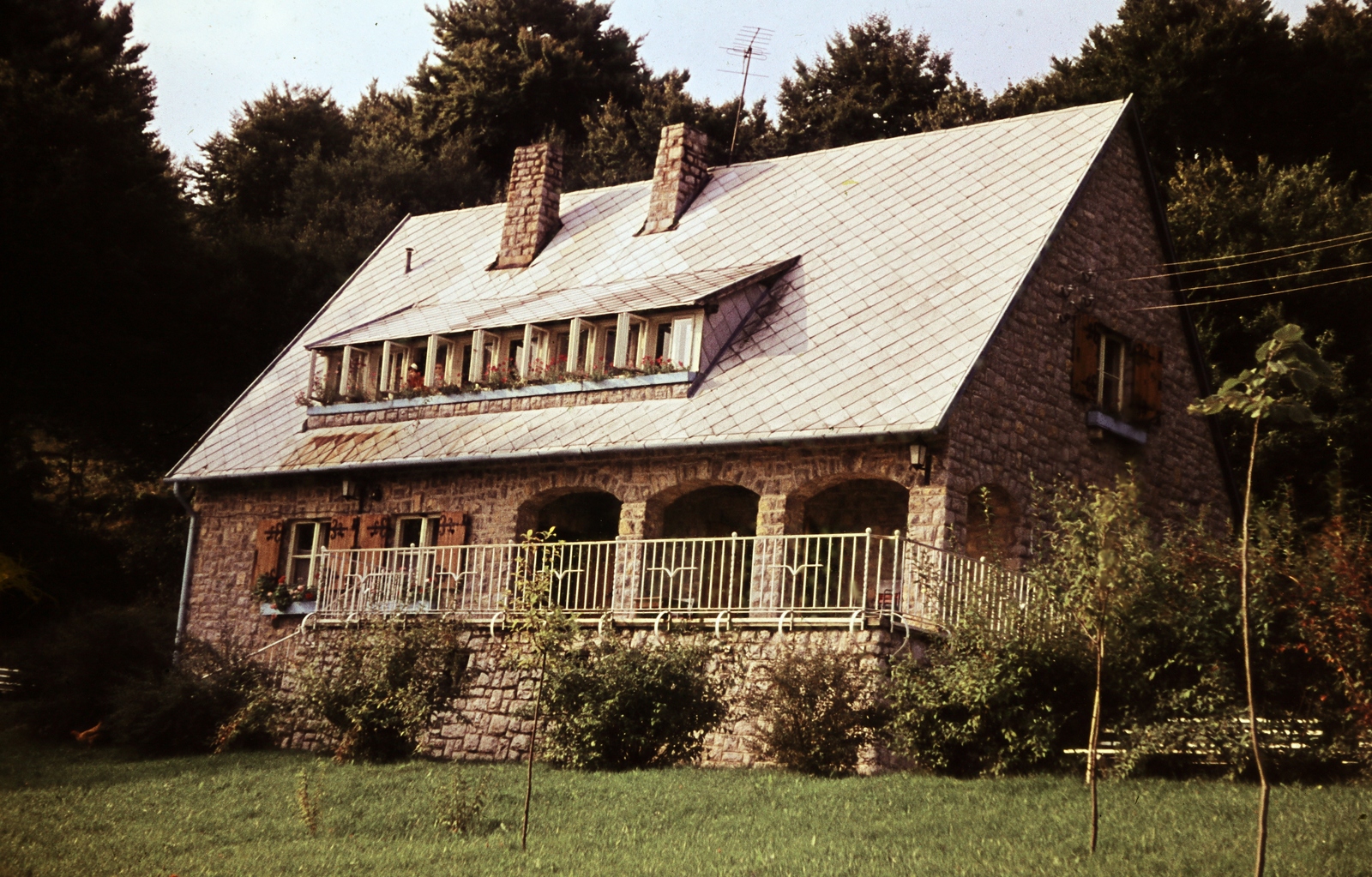 Hungary, Abaliget, turistaház (később Denevér Múzeum) az Abaligeti barlang és csónakázótó közelében., 1969, N. Kósa Judit, Fortepan #219997