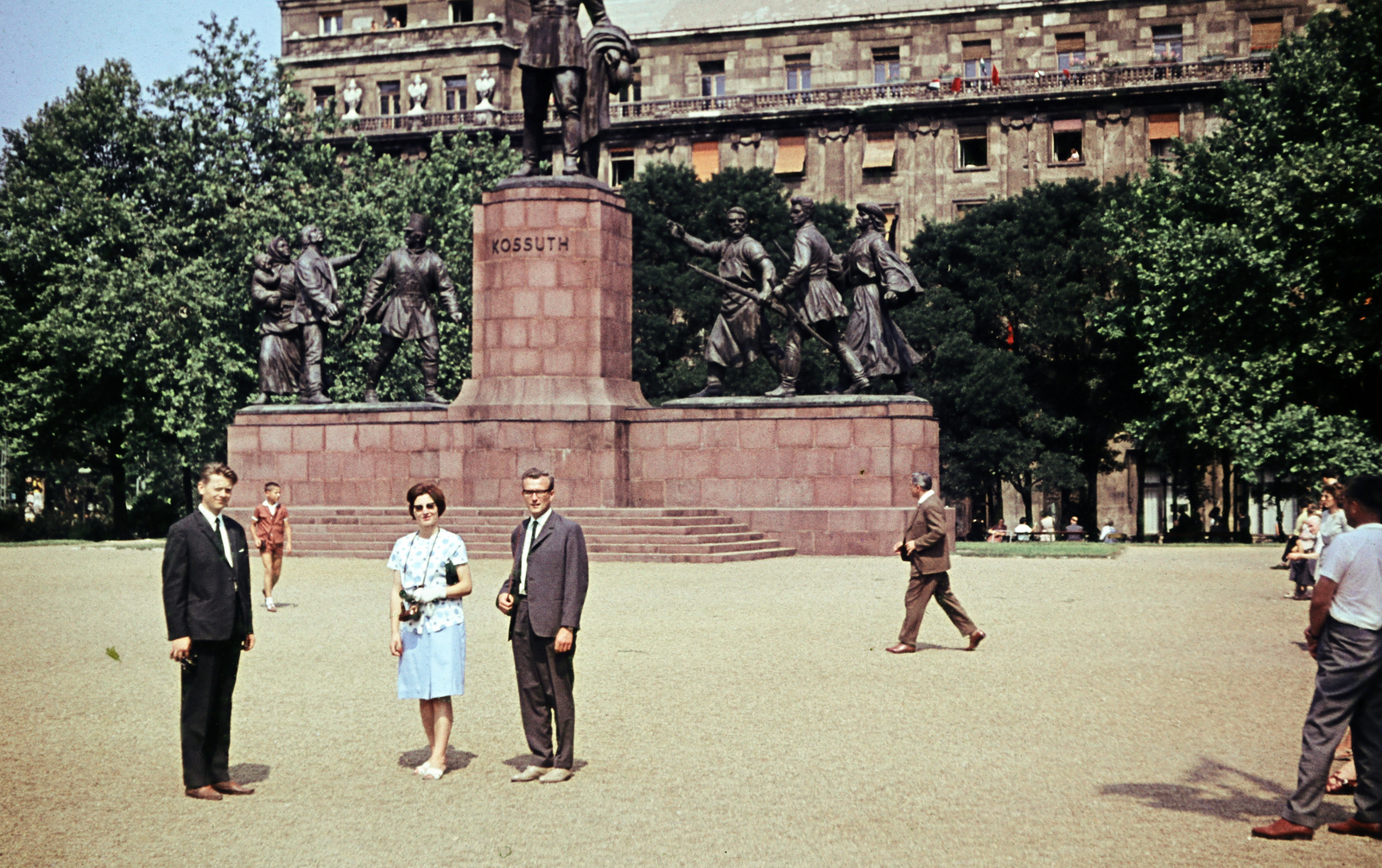 Magyarország, Budapest V., Kossuth Lajos tér, Kossuth Lajos szobra (Kisfaludi Strobl Zsigmond, Kocsis András, Ungvári Lajos, 1952.)., 1970, N. Kósa Judit, Budapest, színes, Fortepan #220013