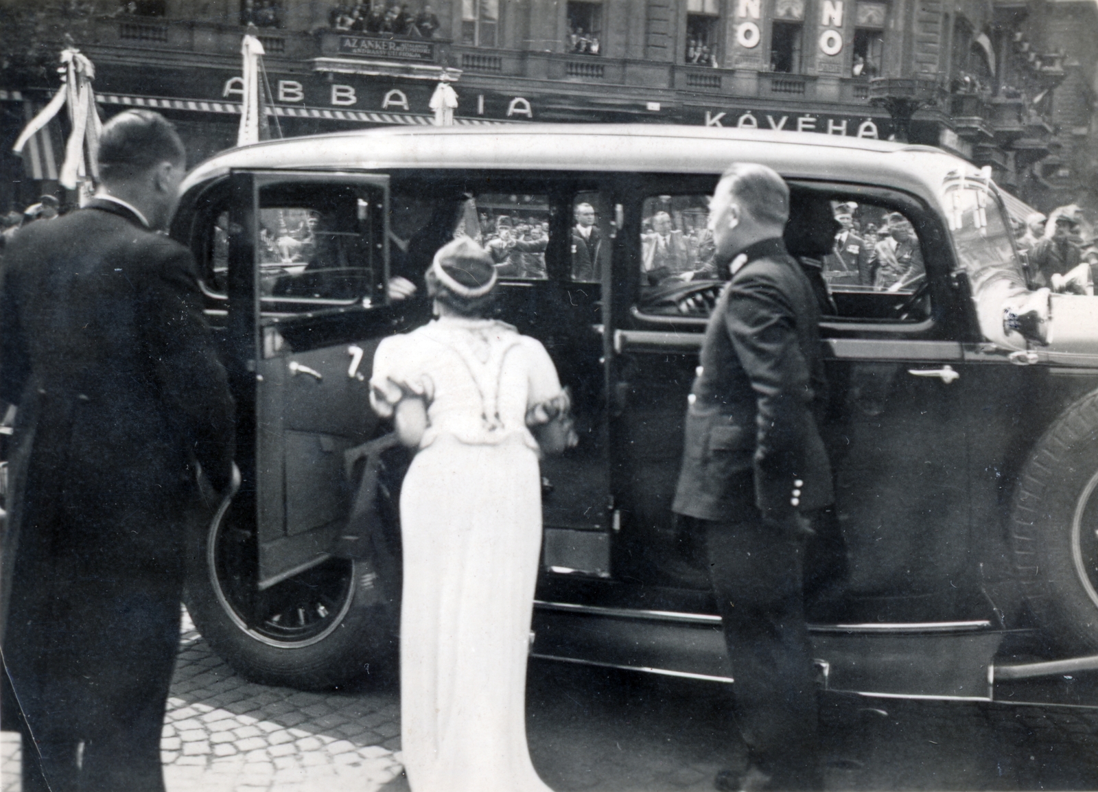 Hungary, Budapest VI., Oktogon (Mussolini tér), a felvétel Wilhelm Miklas osztrák szövetségi elnök Budapestre érkezése alkalmával készült., 1937, Ferencziné Fodor Katalin, Budapest, Fortepan #220094