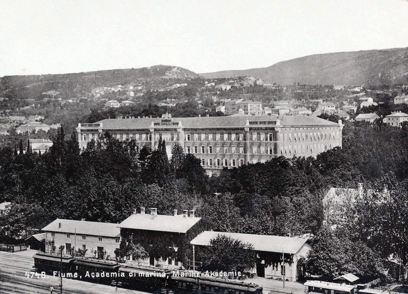 Croatia,Adriatic Sea, Rijeka, középpontban a Tengerészeti Akadémia épülete, előtérben a vasútállomás látszik., 1900, Hámornik Balázs, railway, crest, coach, train station, Southern Railways, Fortepan #220252