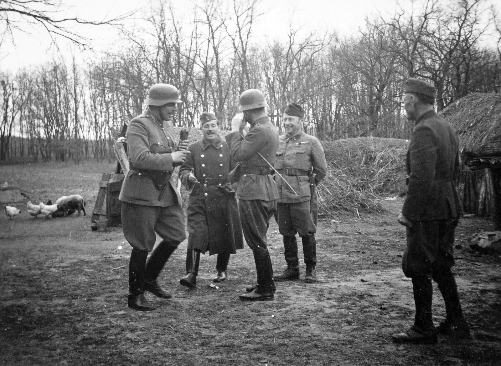 Hungary, Táborfalva,Örkénytábor, 1943, Lakatos Mária, poultry, second World War, helmet, kazoo, Fortepan #22026