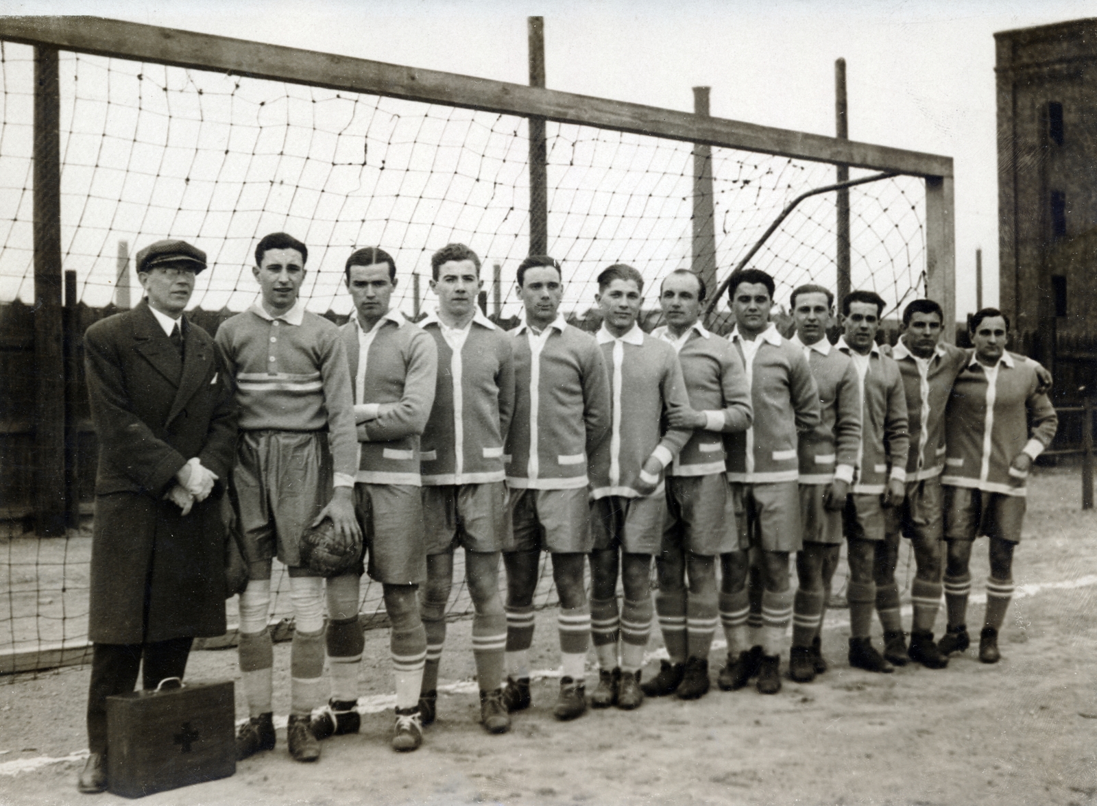 1931, Horváth Ida, csoportkép, kapu, futballcsapat, elsősegély, Fortepan #220286