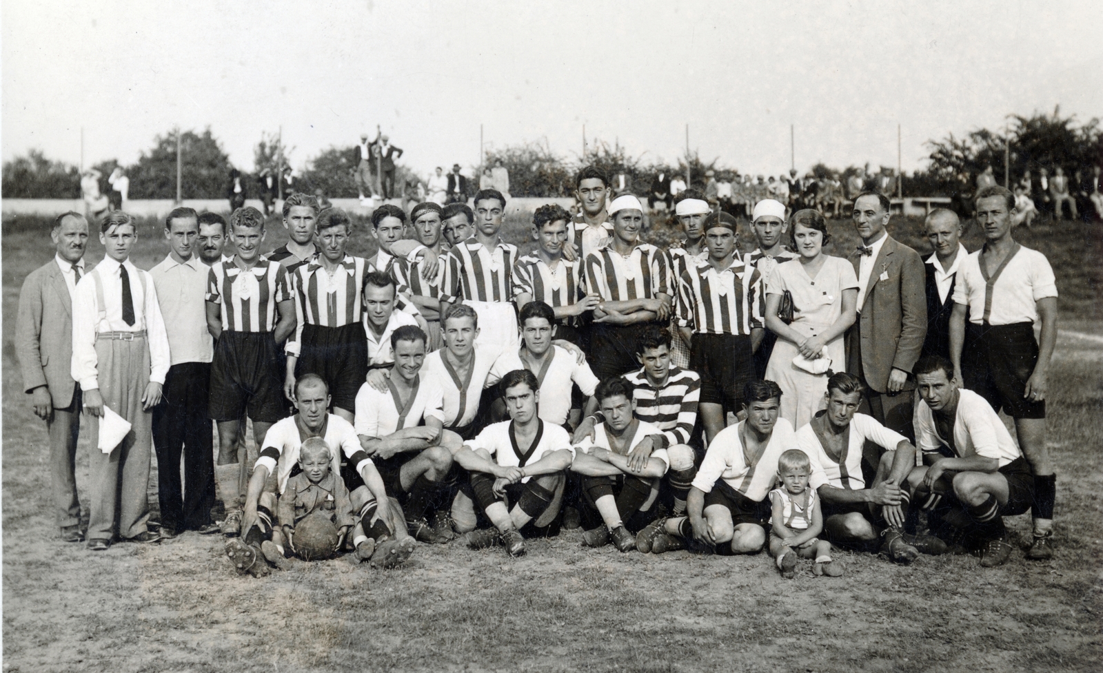 1932, Horváth Ida, soccer ball, soccer team, Fortepan #220292