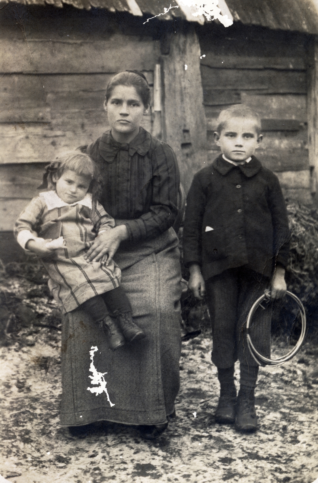 1919, Horváth Ida, kézben tartani, hárman, Fortepan #220305