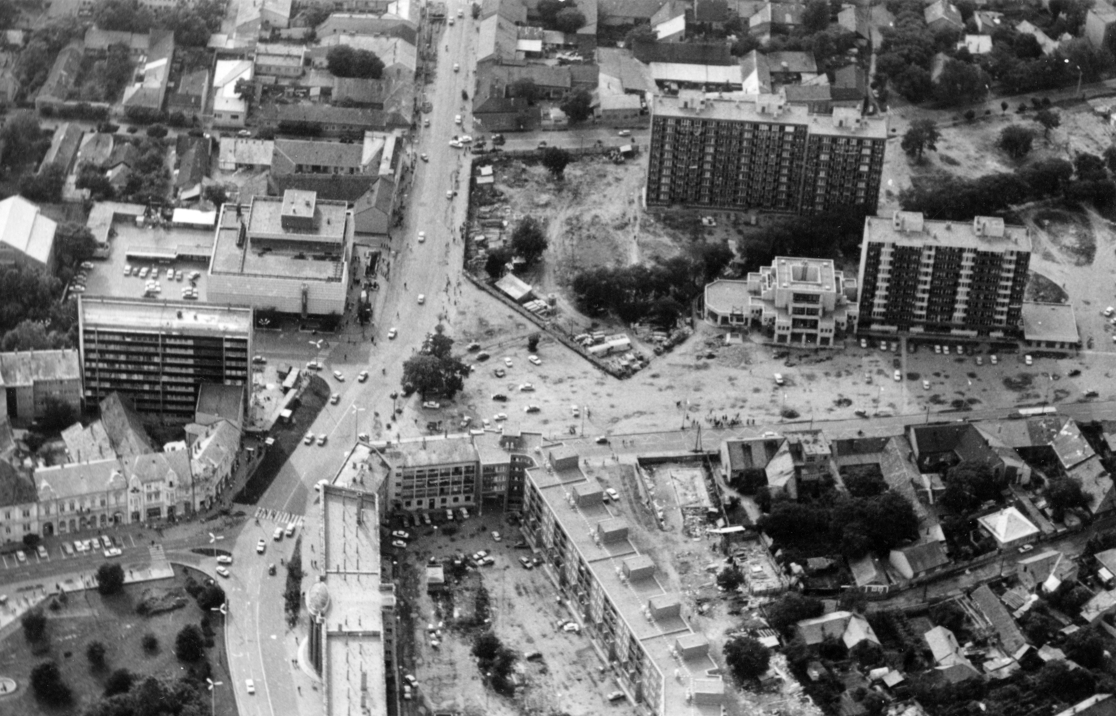 Hungary, Nyíregyháza, légifotó, a bal alsó sarokban a Hősök tere, feljebb a Vay Ádám körút és a Kossuth utca kereszteződése., 1983, Ördögh János, aerial photo, Fortepan #220347