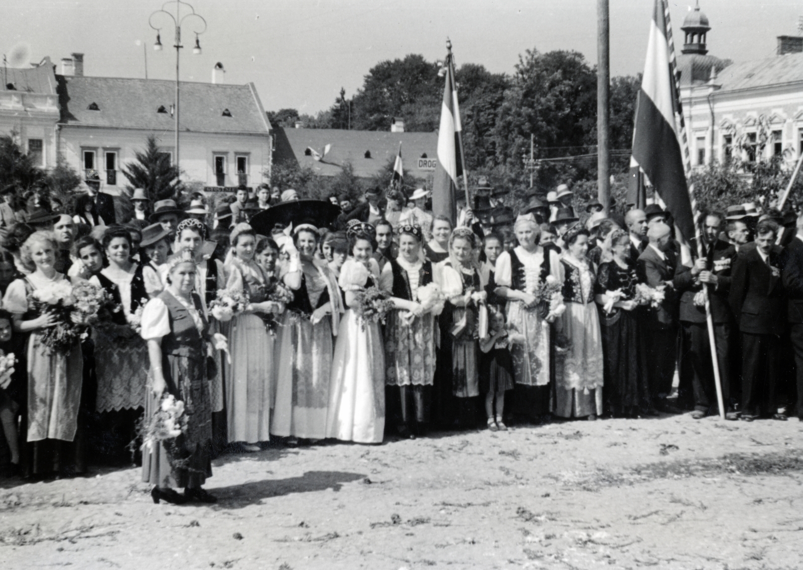 Romania,Transylvania, Gherla, Fő tér (ekkor Horthy Miklós tér, ma Piața Libertății). A felvétel 1940. szeptember 9-én, a magyar csapatok bevonulása idején készült., 1940, Kádár Attila, Fortepan #220421