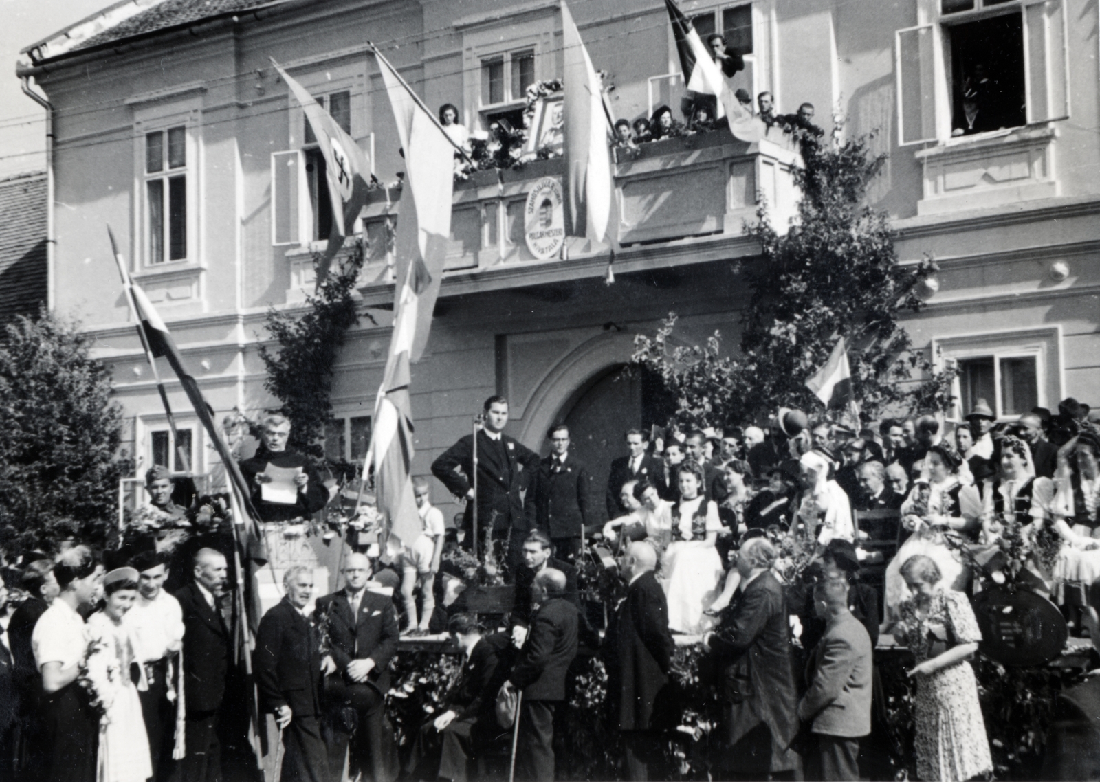 Románia,Erdély, Szamosújvár, Fő tér (ekkor Horthy Miklós tér, ma Piața Libertății). A felvétel 1940. szeptember 9-én, a magyar csapatok bevonulása idején készült., 1940, Kádár Attila, Szandtner Egon, Fortepan #220428
