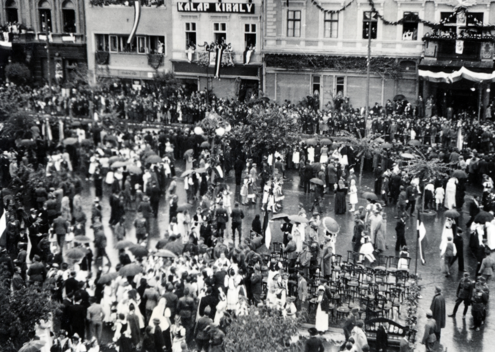 Románia,Erdély, Marosvásárhely, Marosvásárhely Rózsák tere (Piata Trandafirilor, ekkor Széchenyi tér). A felvétel 1940. szeptember 16-án a kormányzói fogadó ünnepségen készült a magyar csapatok bevonulása idején., 1940, Kádár Attila, Szandtner Egon, kalapos, Fortepan #220445