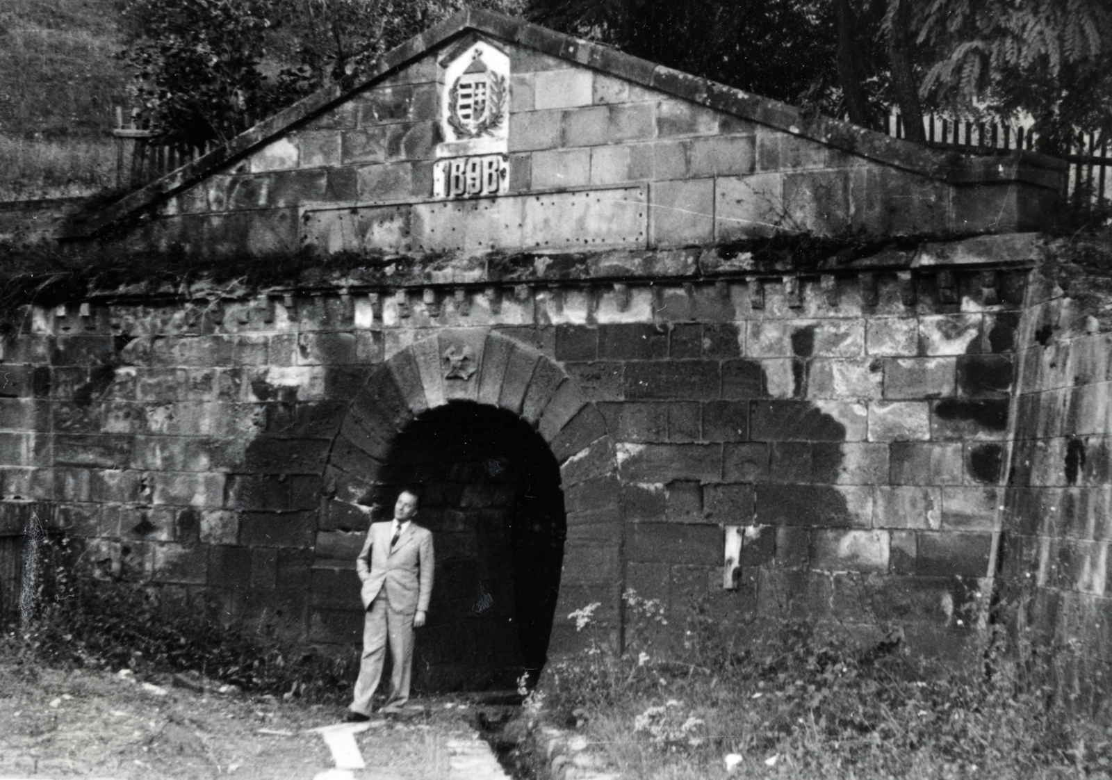 Romania,Transylvania, Praid, Erzsébet-táró., 1940, Kádár Attila, Kossuth coat of arms, entrance, mining symbol, Fortepan #220469