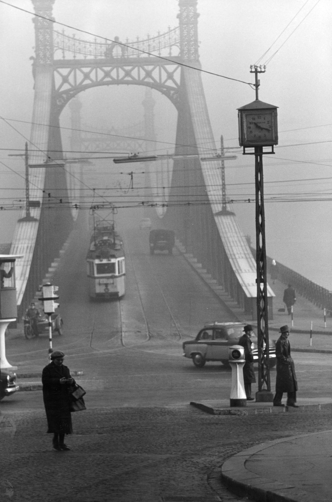 Magyarország, Budapest XI., a Szabadság híd a Kelenhegyi út torkolata felől., 1961, Sólyi Ilona, Budapest, Fortepan #220564