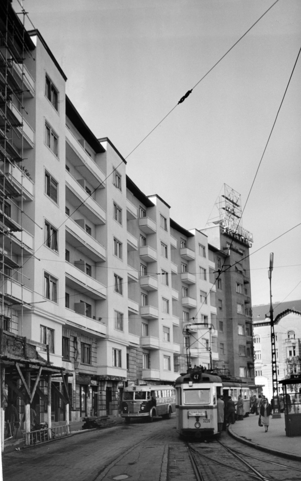 Hungary, Budapest XI., Móricz Zsigmond körtér, villamos végállomás, háttérban jobbra a Bartók Béla út melletti épület látszik., 1961, Sólyi Ilona, Budapest, Fortepan #220571