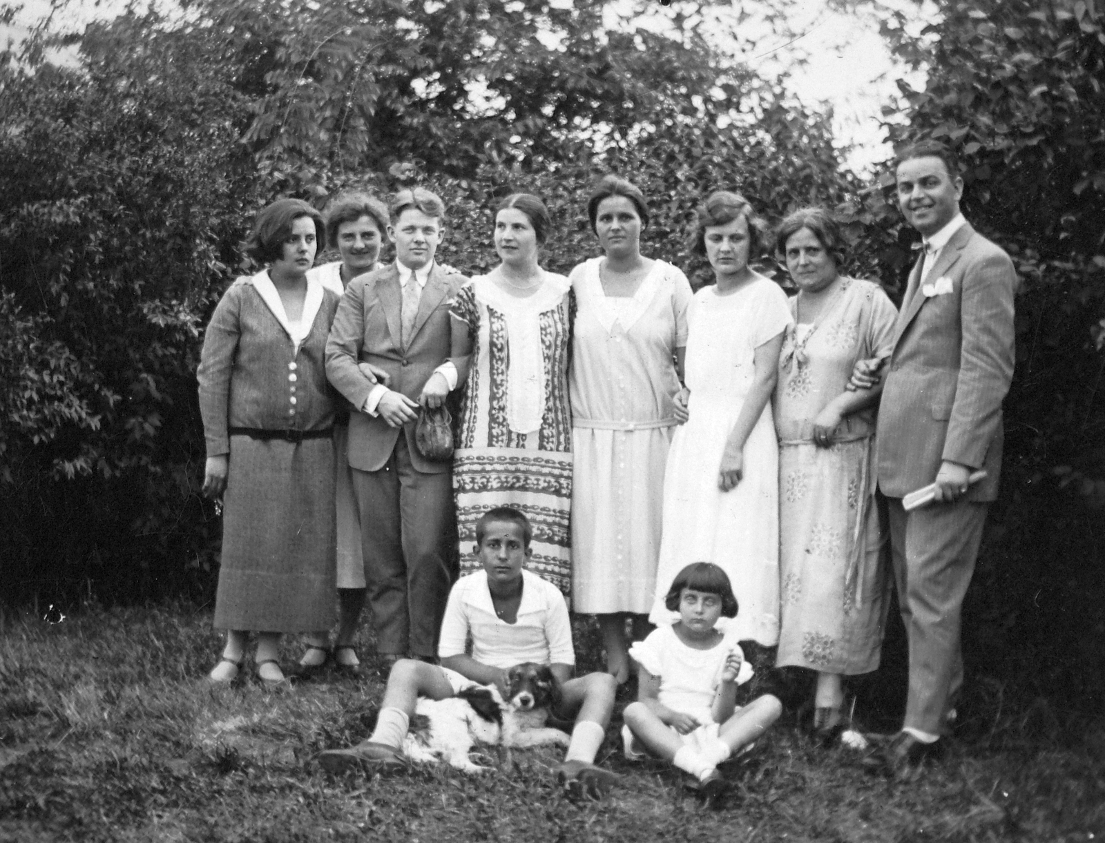 Hungary, Budapest VIII., Százados úti Művésztelep., 1925, Lakatos Mária, art, fashion, dog, tableau, women, men, kids, Budapest, Fortepan #22065