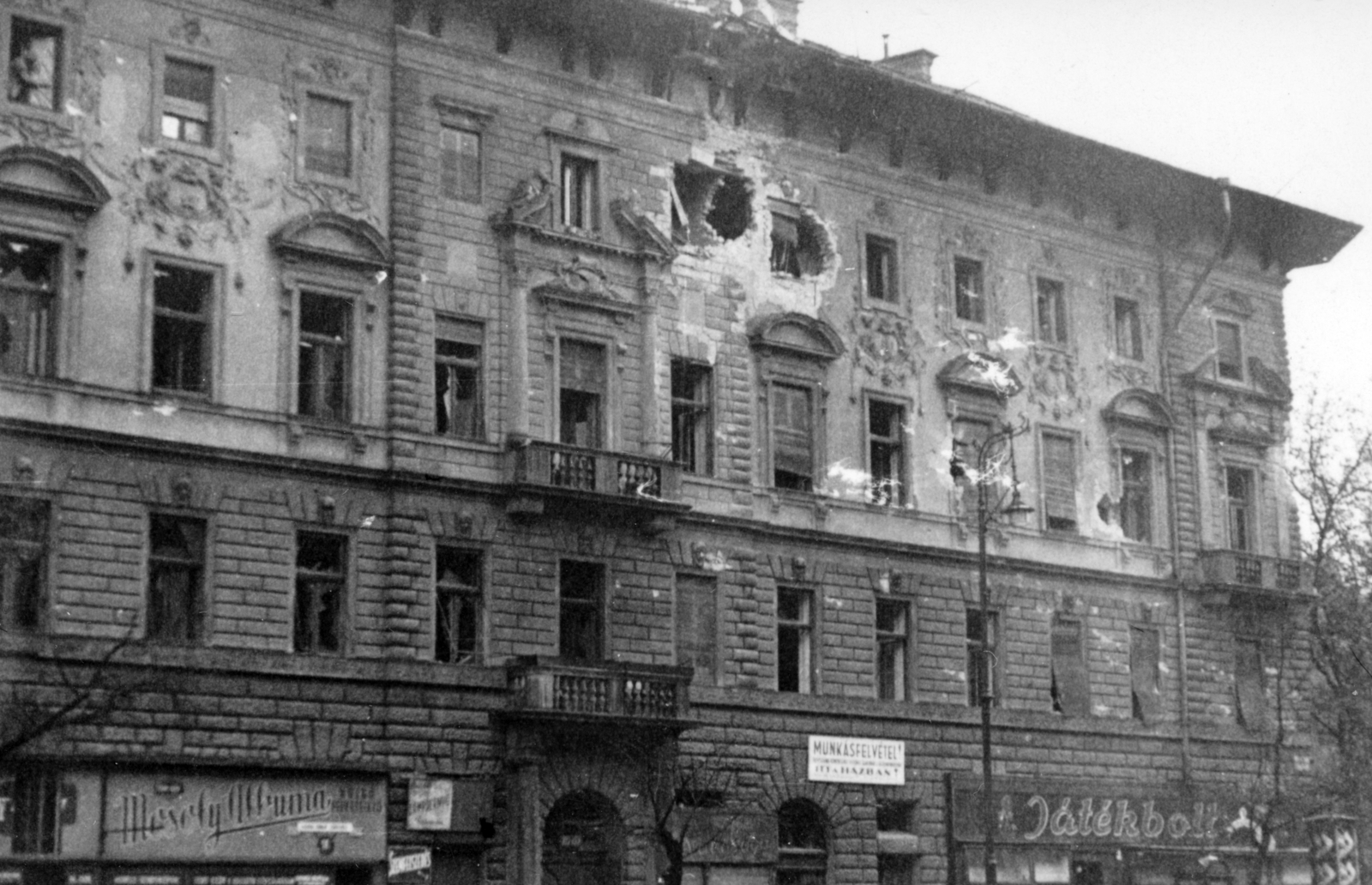Hungary, Budapest VIII., a József körút 30-32. számú sarokház, jobbra a Rákóczi tér., 1956, Zajti Ferenc, Budapest, damaged building, revolution, Fortepan #220665