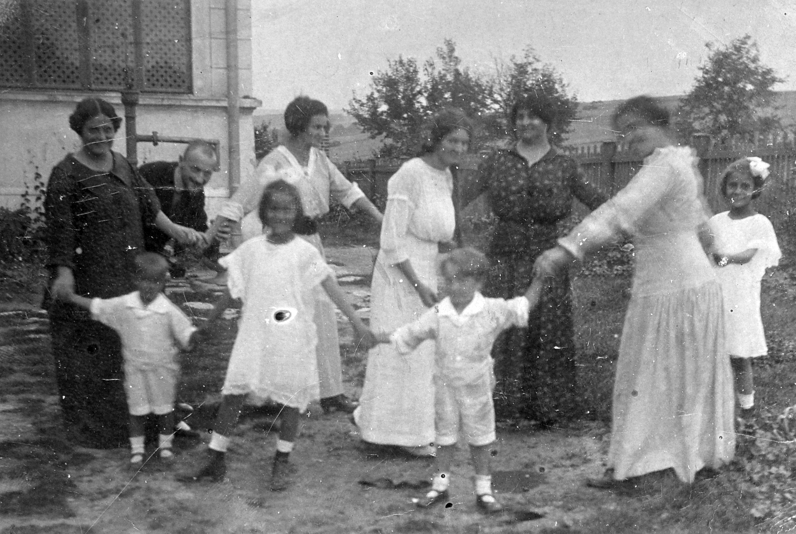 1912, Lakatos Mária, dance, yard, well, tableau, toy, Fortepan #22070