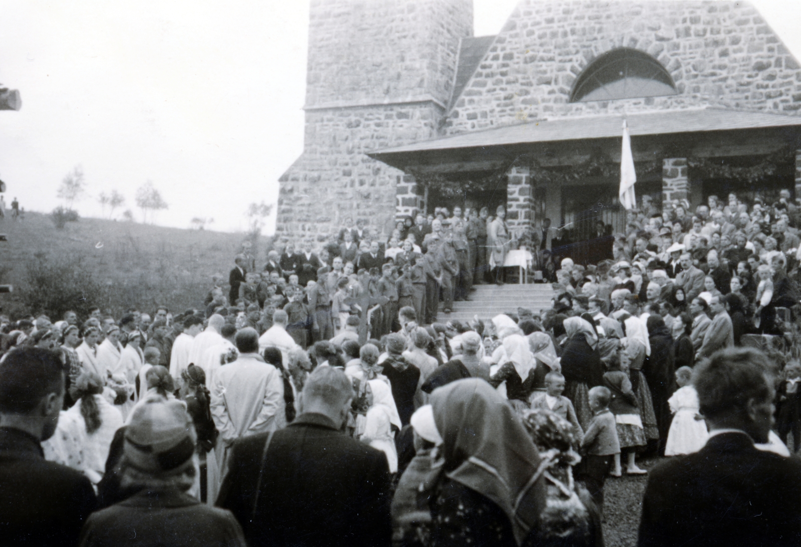 Hungary, Galyatető, Mátraszentimre, Magyarok Nagyasszonya ("Kodály") templom., 1938, Jankó András, mass, festive, Fortepan #220717