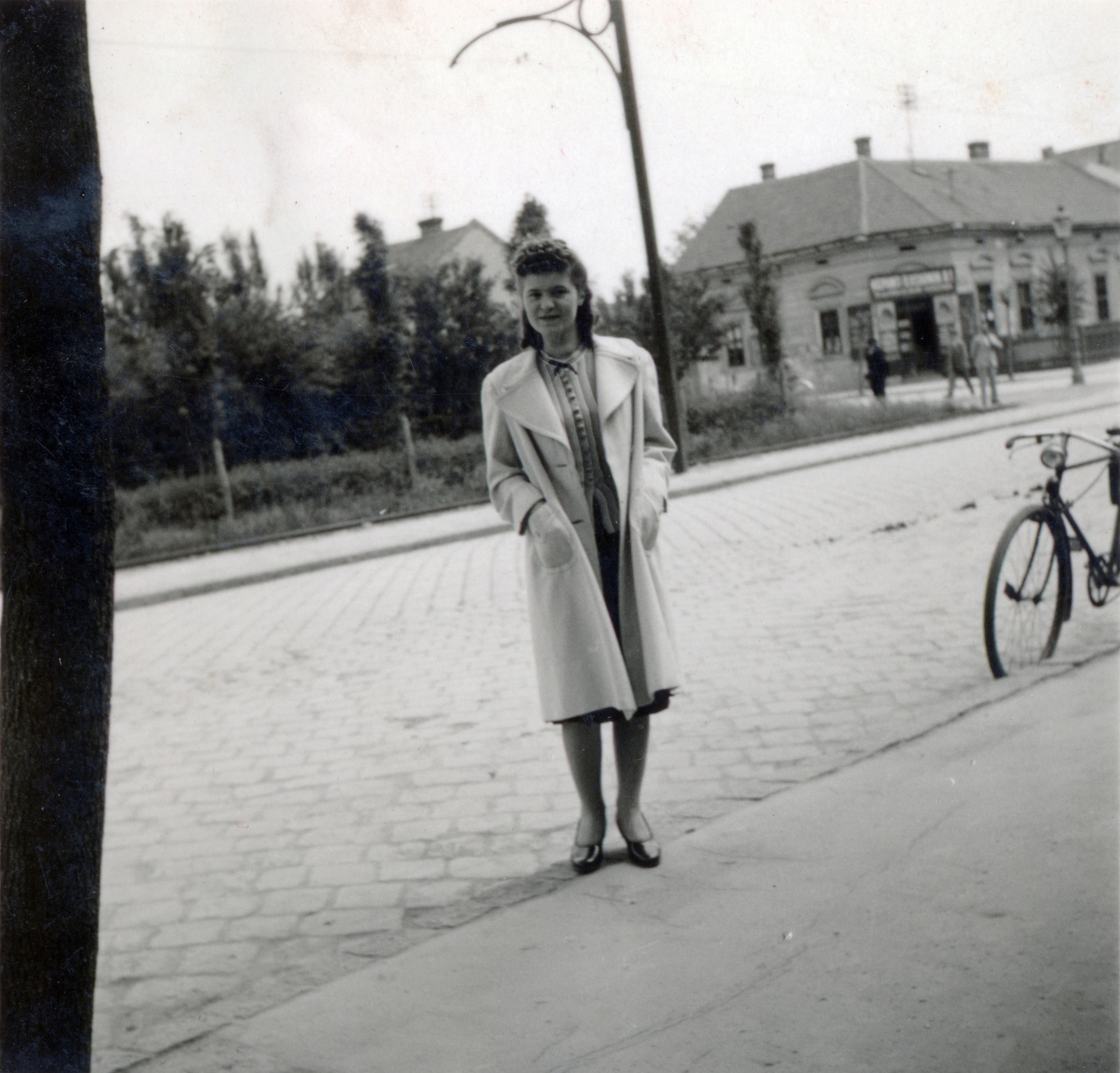 Hungary, Szeged, Kálvária tér, jobbra szemben a Boros József utca torkolata., 1943, Garamvölgyi Lajos, bicycle, Fortepan #220741